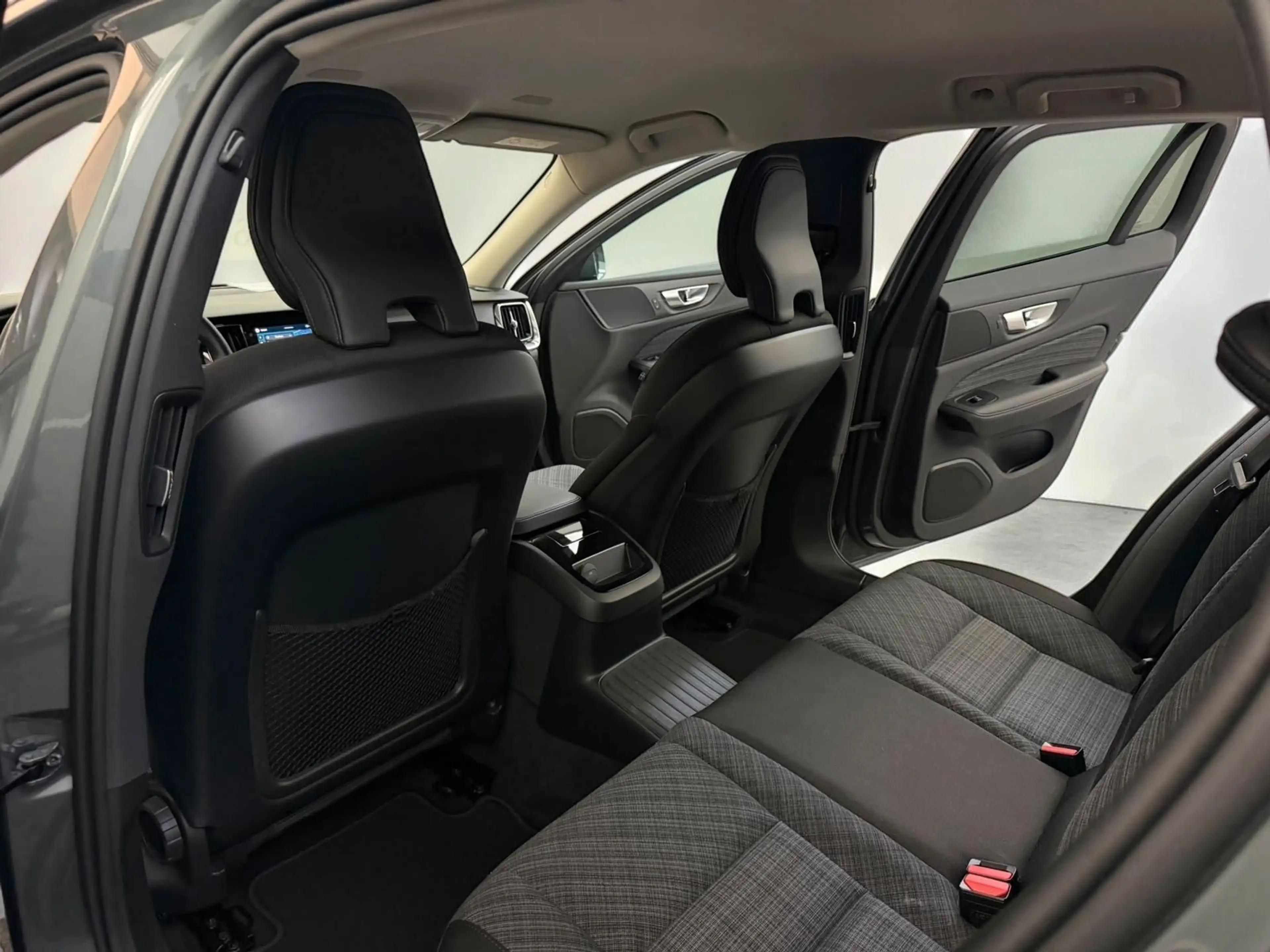 Volvo V60 Kombi Core Hybrid AWD*ACC*AHK*LED*KEYLESS — photo 13