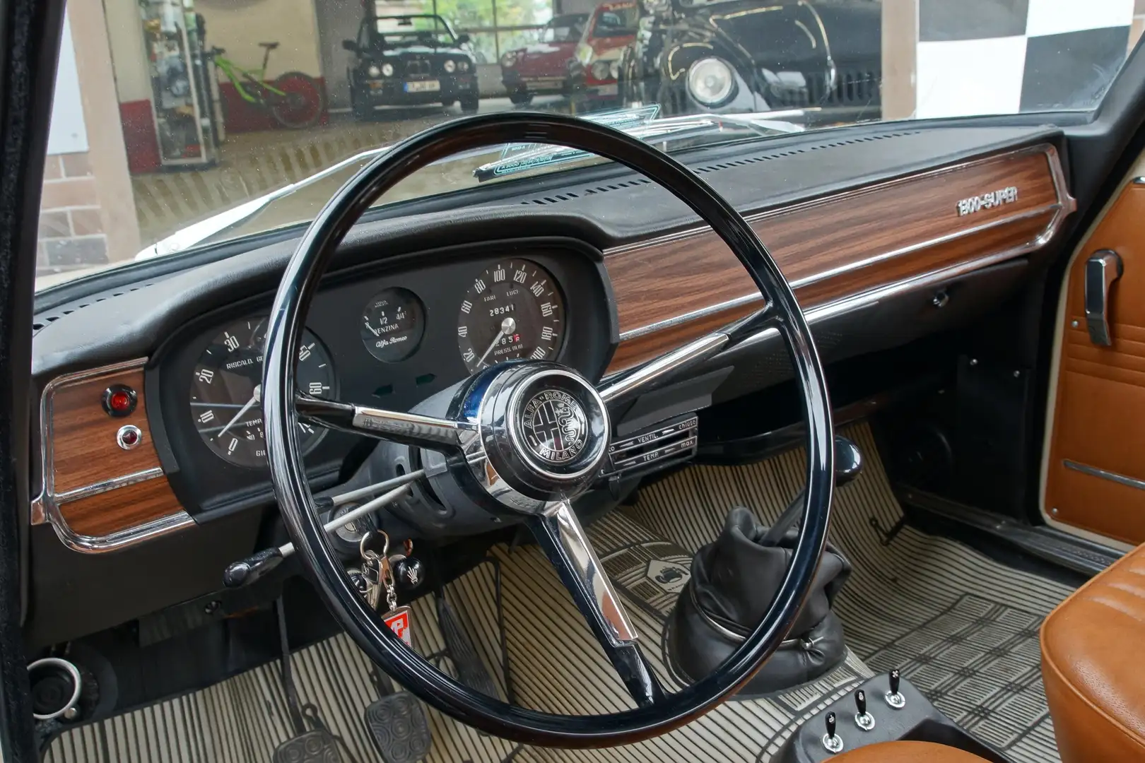 Alfa Romeo Giulia 1300 Super, orig. 28.341 km, 1. Hd ! Бежевий - 2