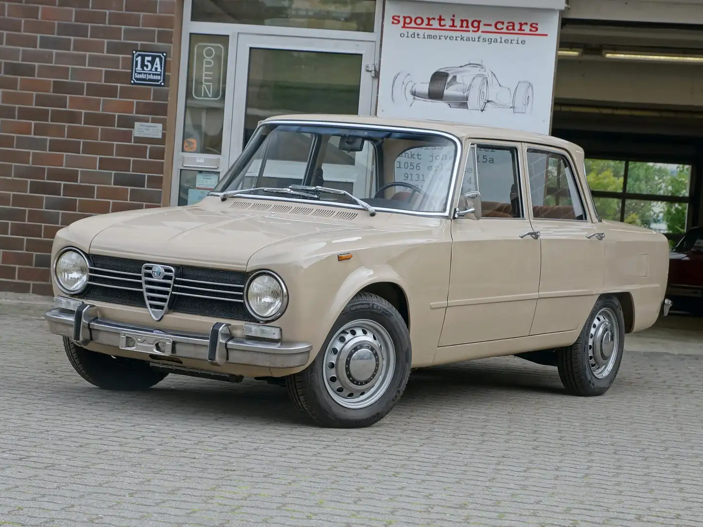 Alfa Romeo Giulia 1300 Super, orig. 28.341 km, 1. Hd ! Бежевий - 1