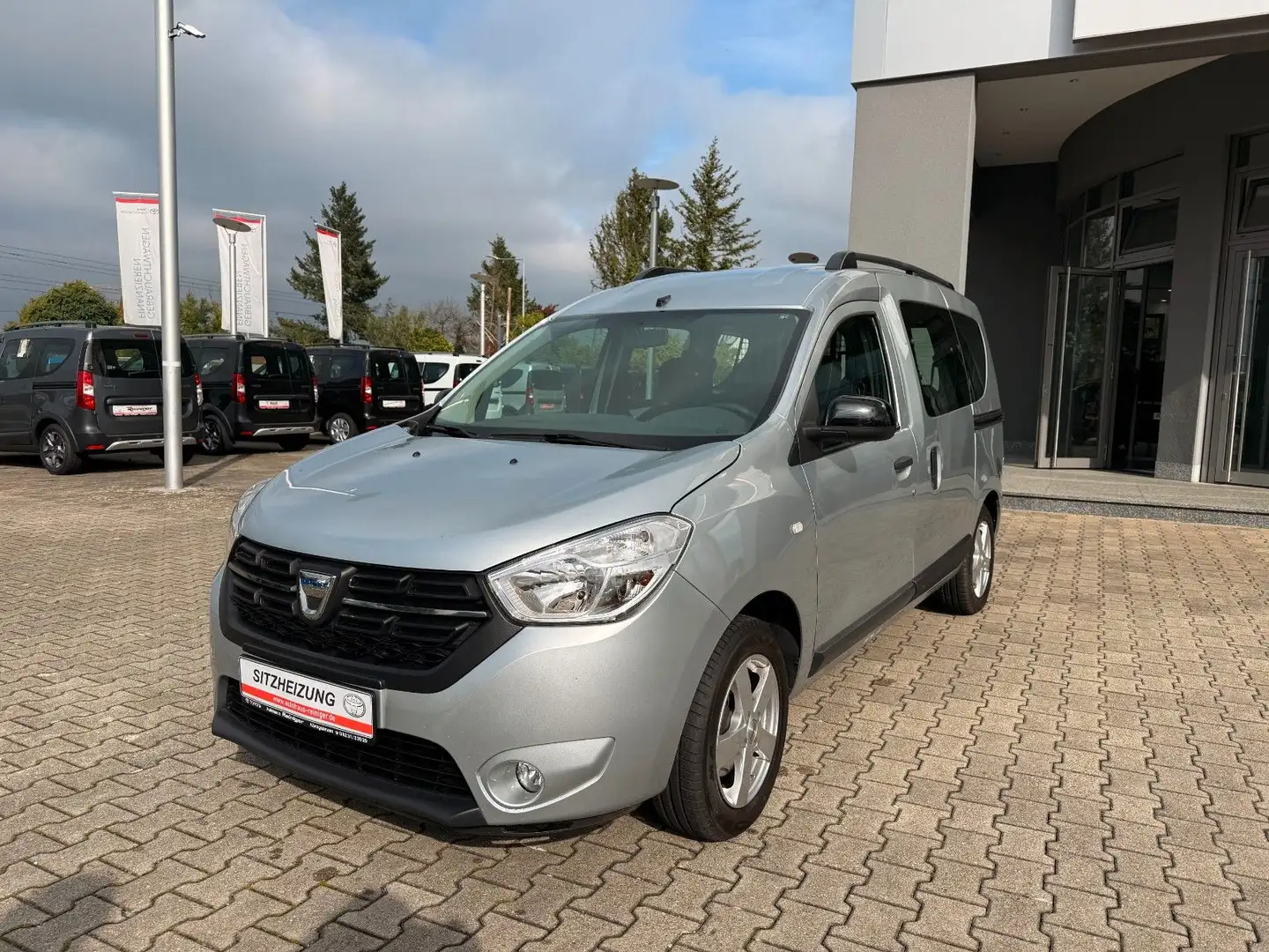 Dacia Dokker Comfort Turbo *1.Hand,SHZ,RFK,PDC-h,Navi* Argent - 1