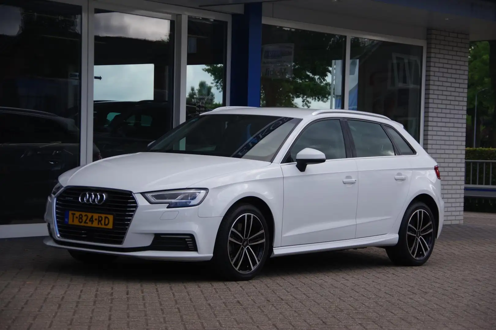 Audi A3 Sportback 40 e-tron Hybrid Sport Navigatie Stoelve Wit - 2