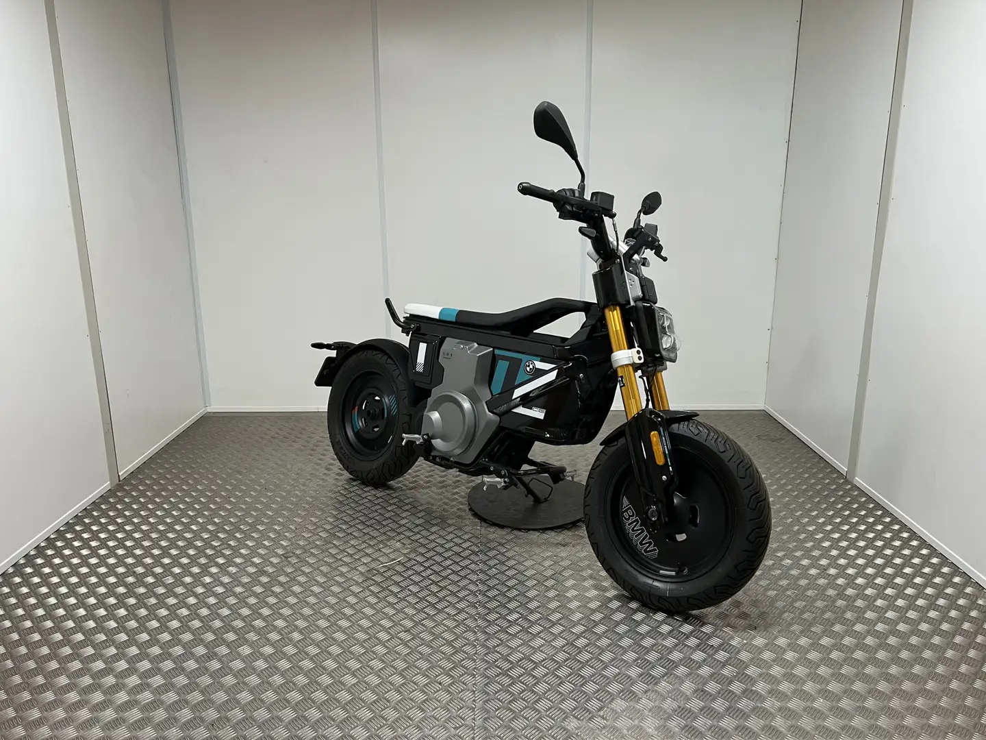 BMW CE 02 AM Cosmic black 2 Bromscooter 45km/h BTW Voertuig Schwarz - 2
