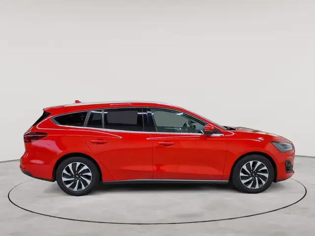 Ford Focus view 3