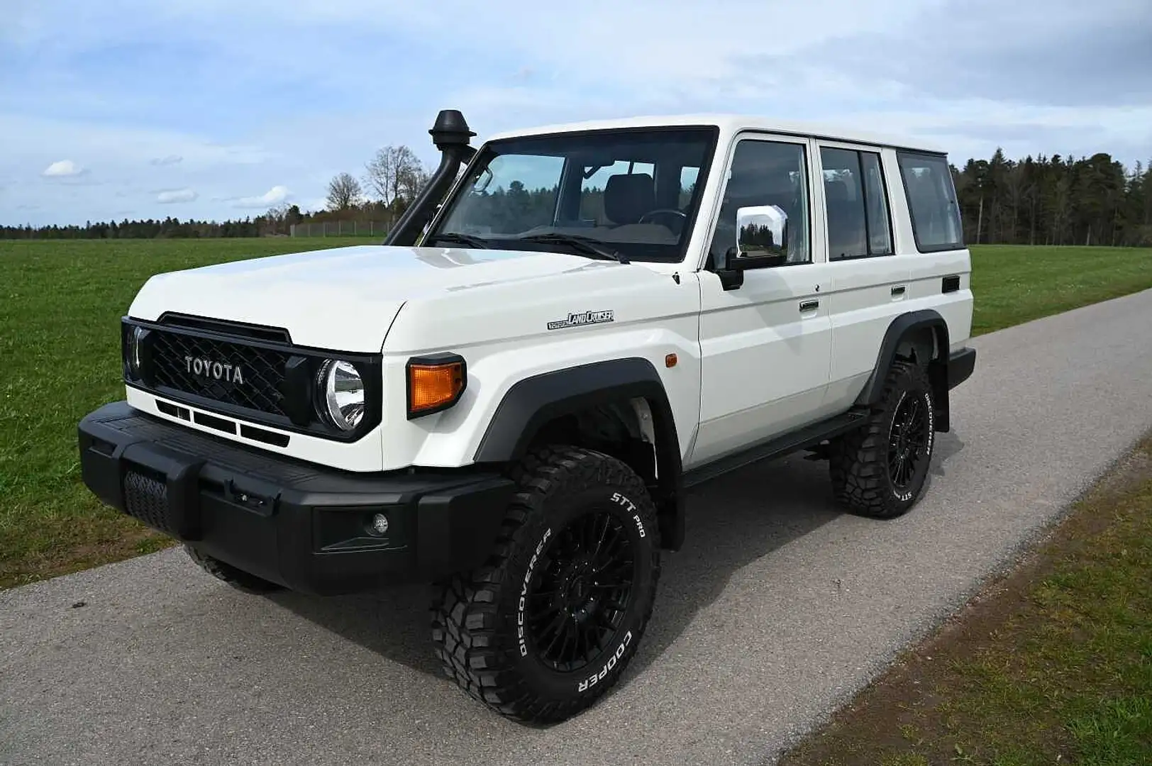 Toyota Land Cruiser GRJ 76 4.0 V6 5-Gang NESTLE OFFROAD Blanc - 2