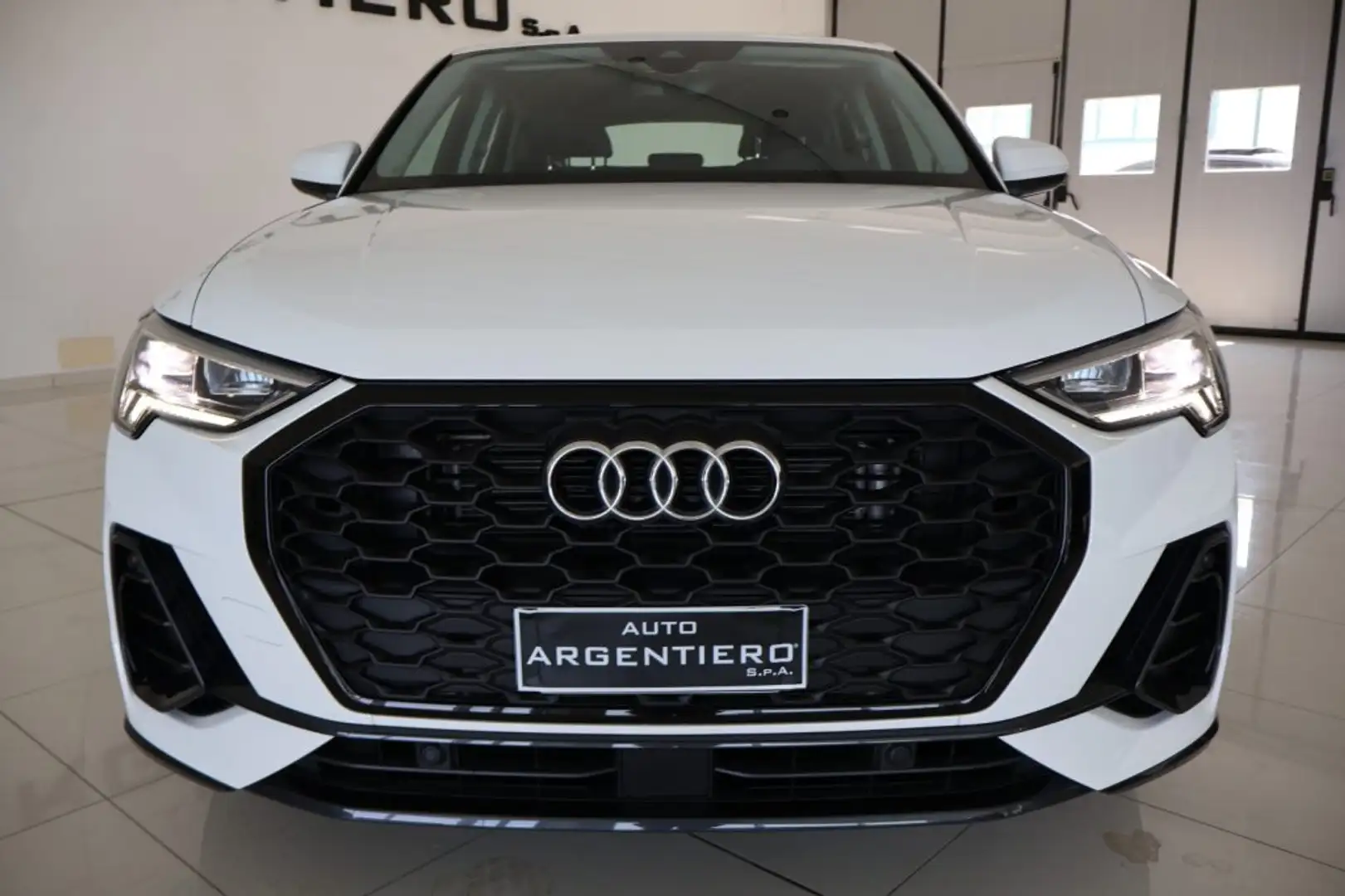 Audi Q3 SPB 35 TFSI S tronic Business Plus ibrido mhev Blanc - 2
