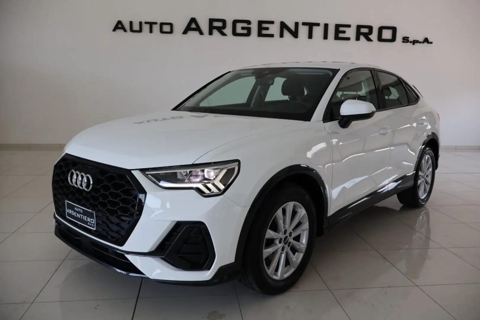 Audi Q3 SPB 35 TFSI S tronic Business Plus ibrido mhev Blanc - 1