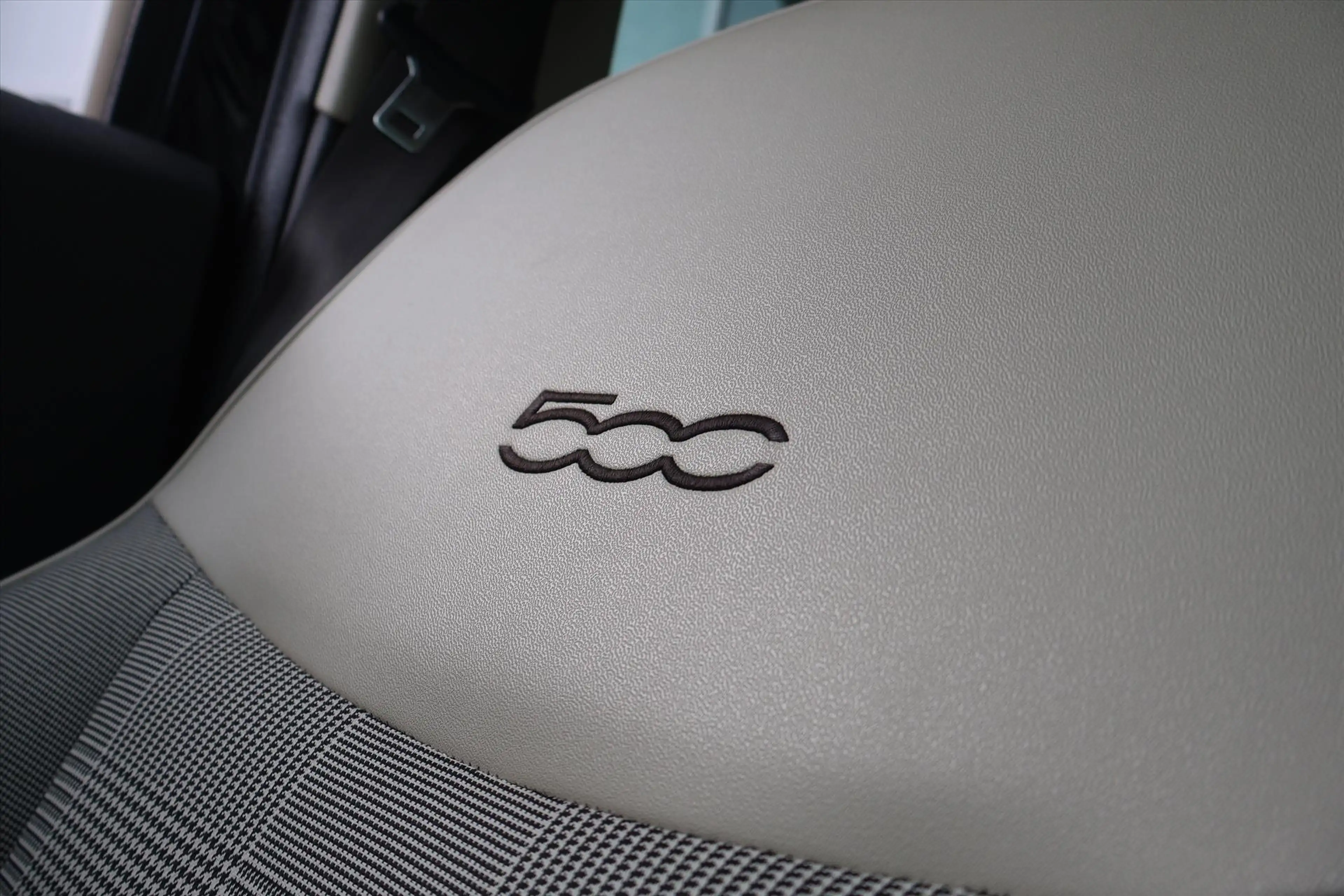 Fiat 500 1.2 Lounge | Climate | Pano | Radio | Half Leder | — photo 12