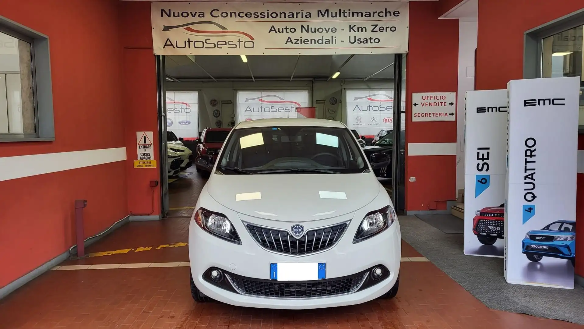 Lancia Ypsilon Ypsilon 1.0 FireFly 5 porte S&S Hybrid Gold Plus Bianco - 2