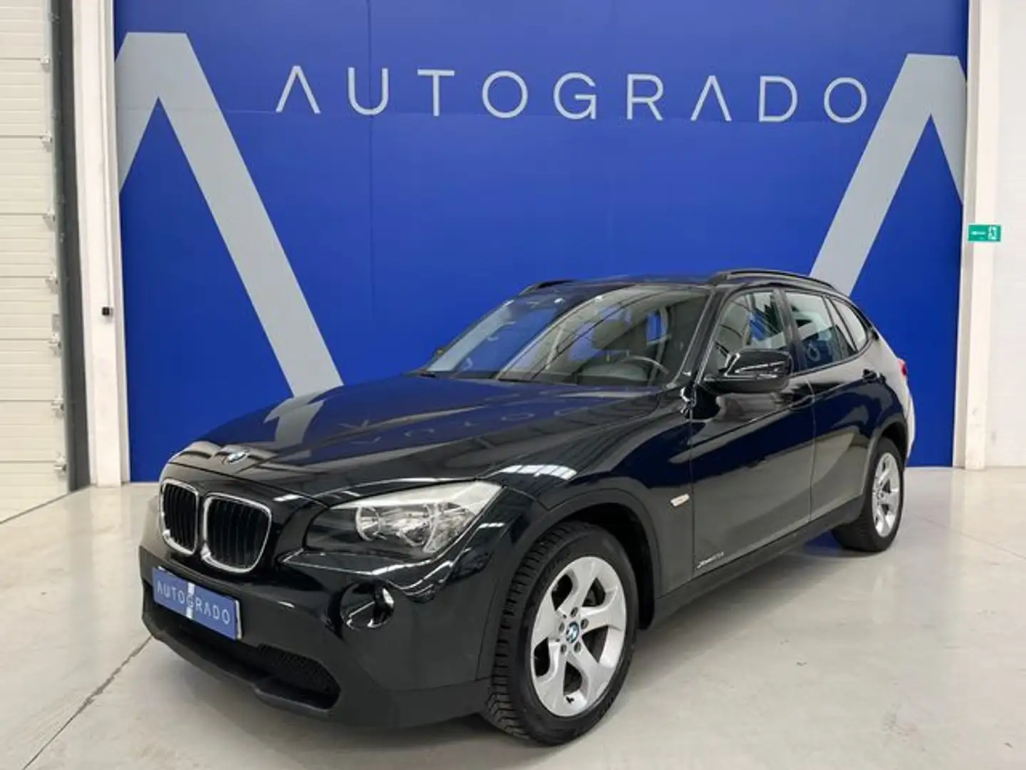 BMW X1 xDrive 25iA Noir - 1