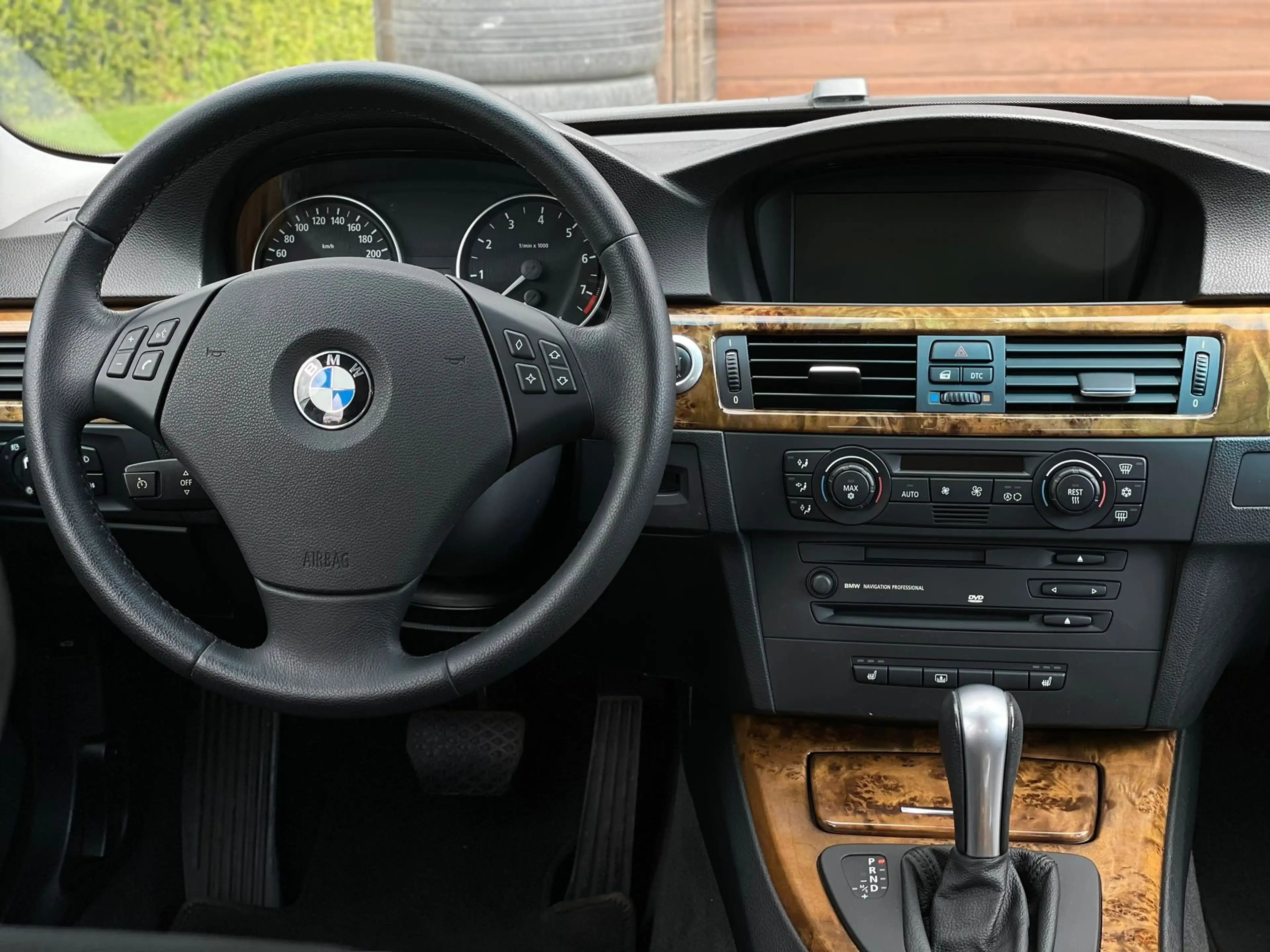 BMW 330 330i — photo 14