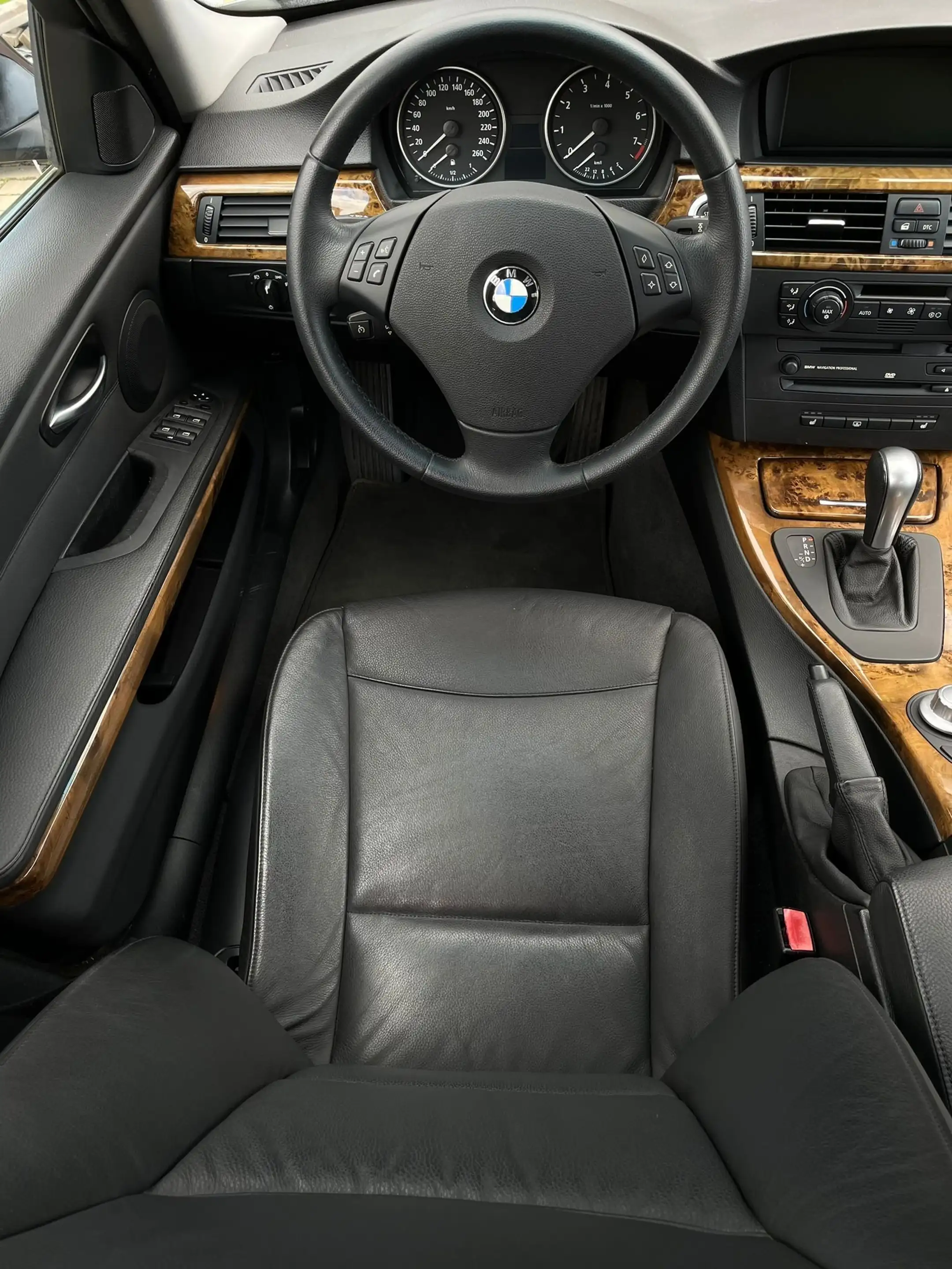 BMW 330 330i — photo 10