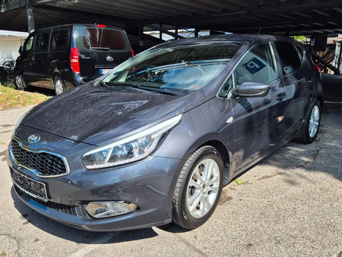 Kia Ceed / cee'd FIFA World Cup Edition Grau - 1