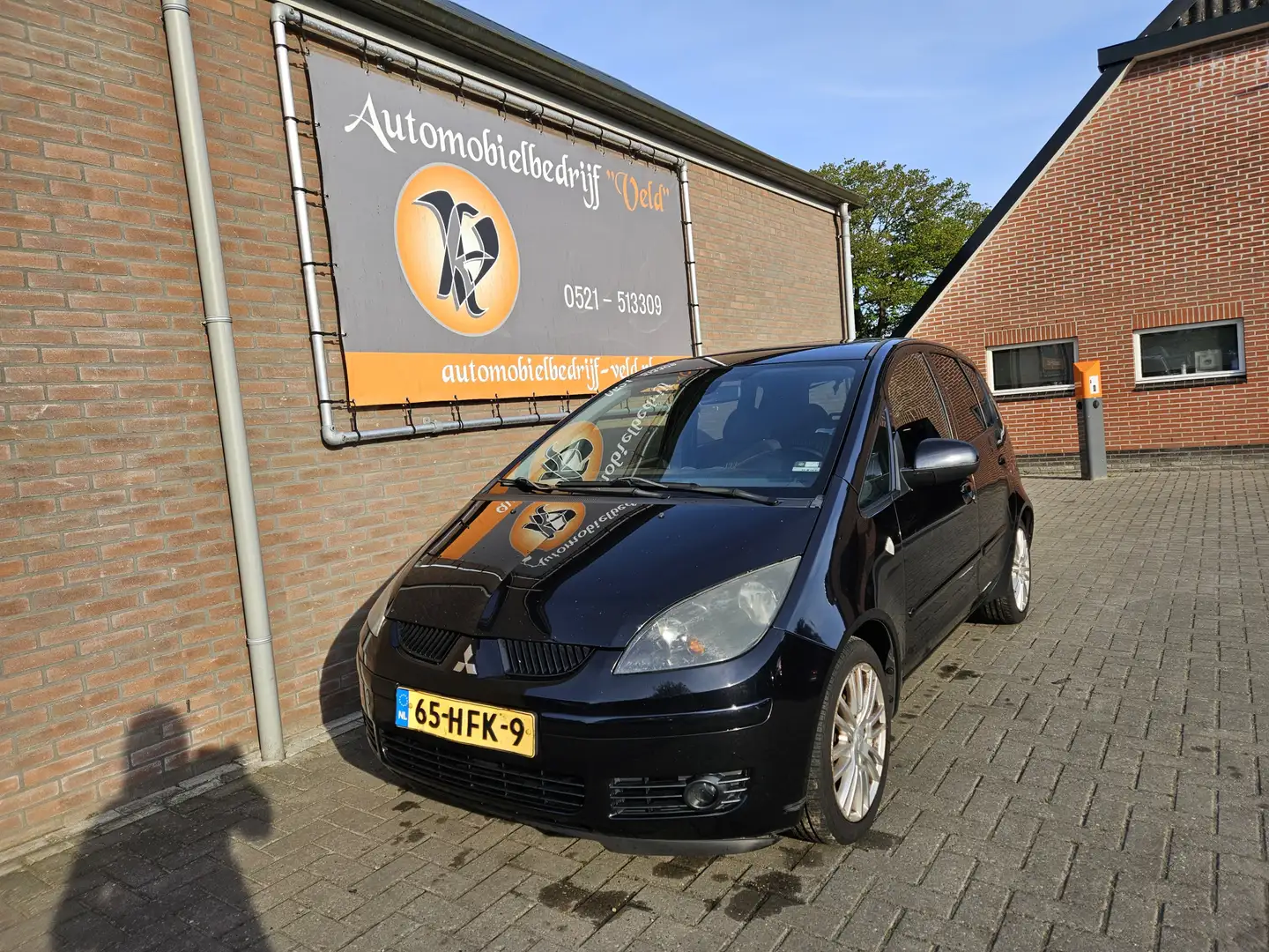 Mitsubishi Colt 1.5 Sky crna - 1