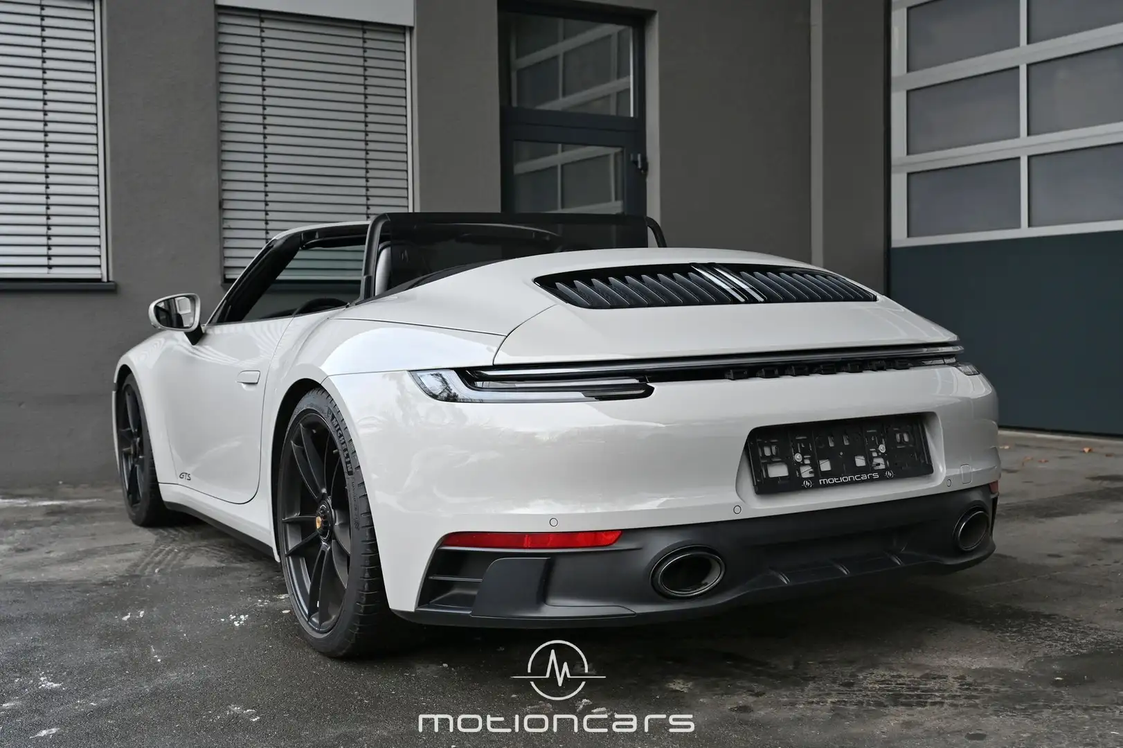 Porsche 992 911 Carrera 3.0 GTS 4 Cabriolet Grau - 2