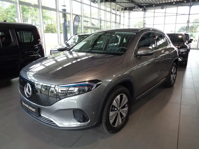 Mercedes-Benz EQA 300 4M,NAVI,LED,KAMERA,NP:57.828,-EURO