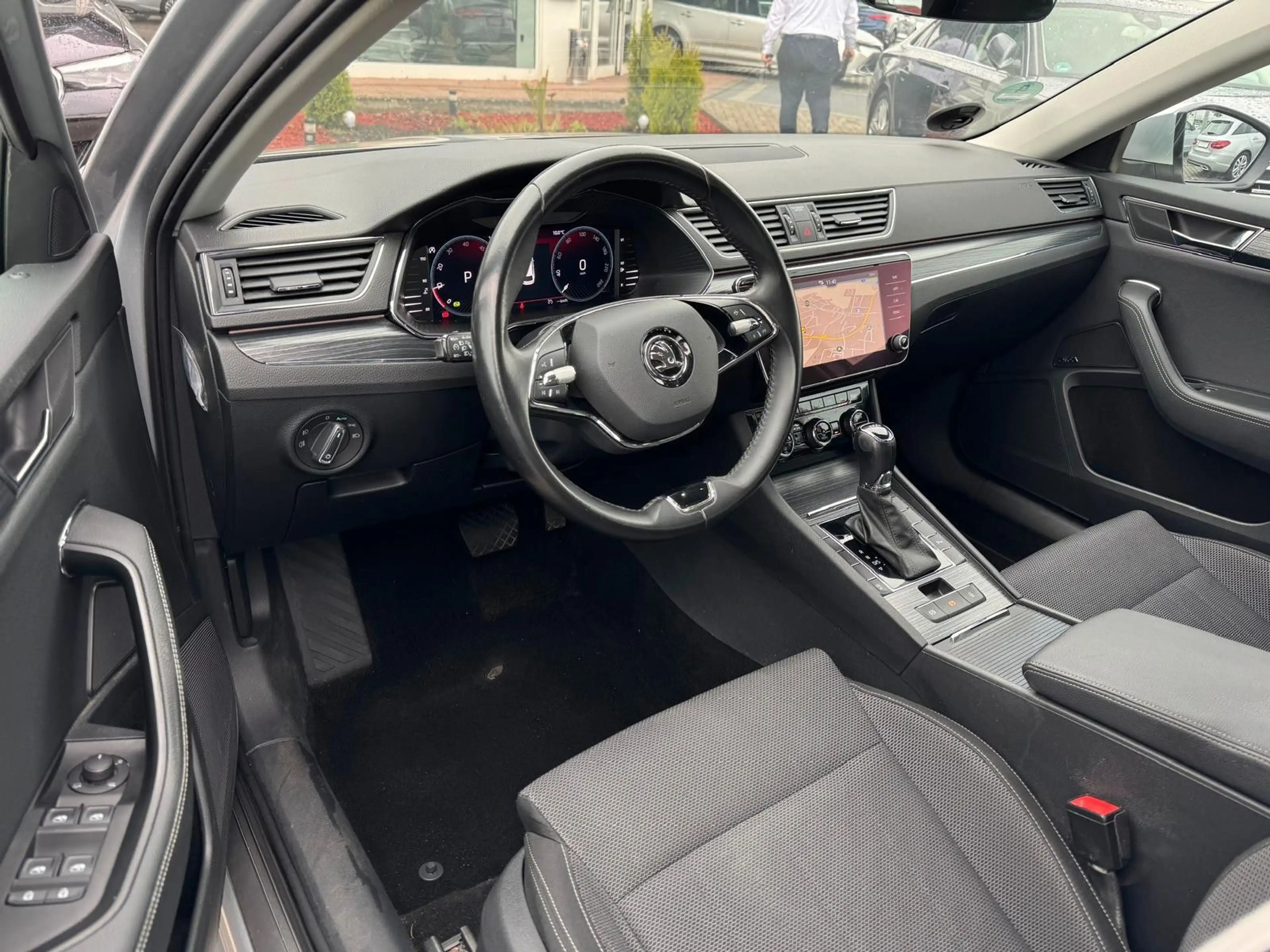 Skoda Superb Combi 2.0TDI DSG"Style"VIRTUEL*AHK*KEYLES — photo 13