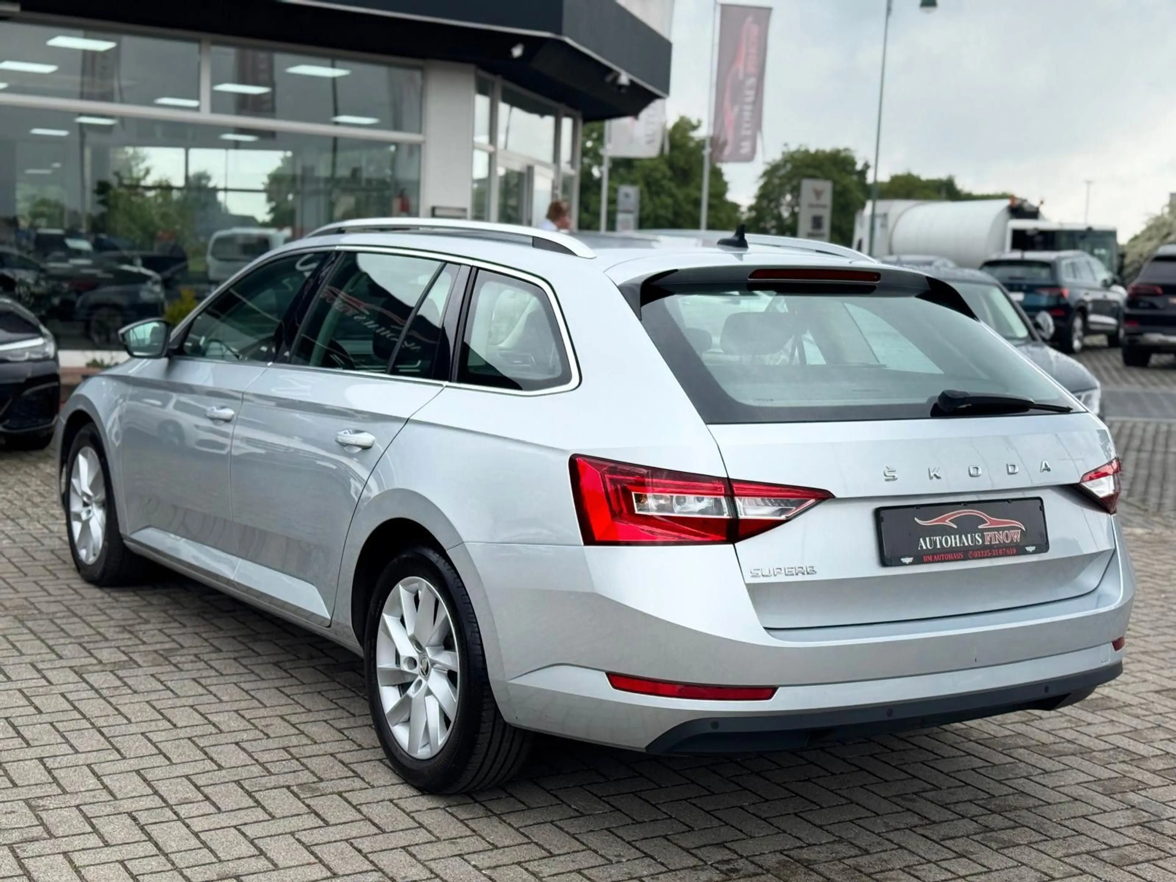 Skoda Superb Combi 2.0TDI DSG"Style"VIRTUEL*AHK*KEYLES — photo 7