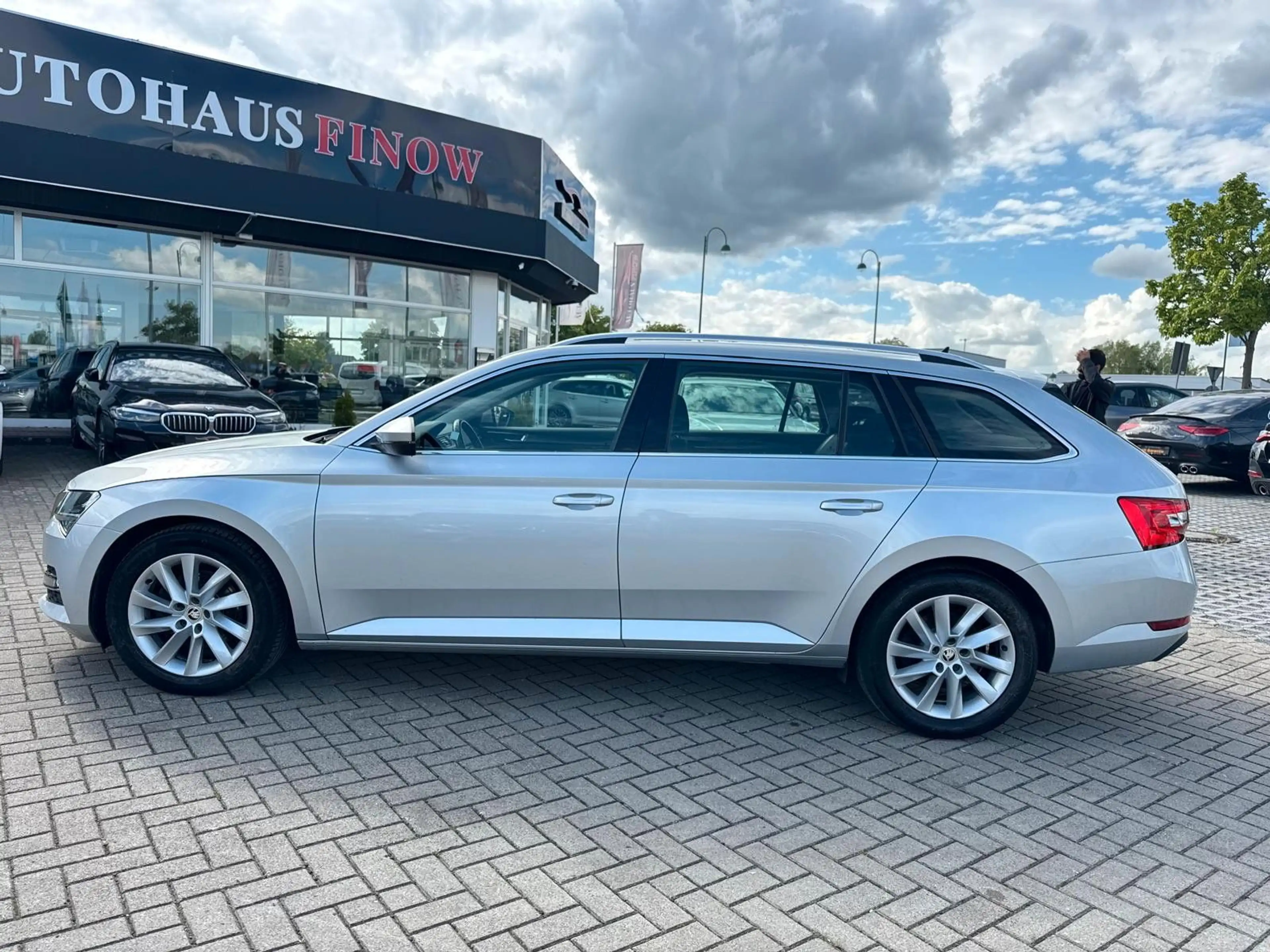 Skoda Superb Combi 2.0TDI DSG"Style"VIRTUEL*AHK*KEYLES — photo 6