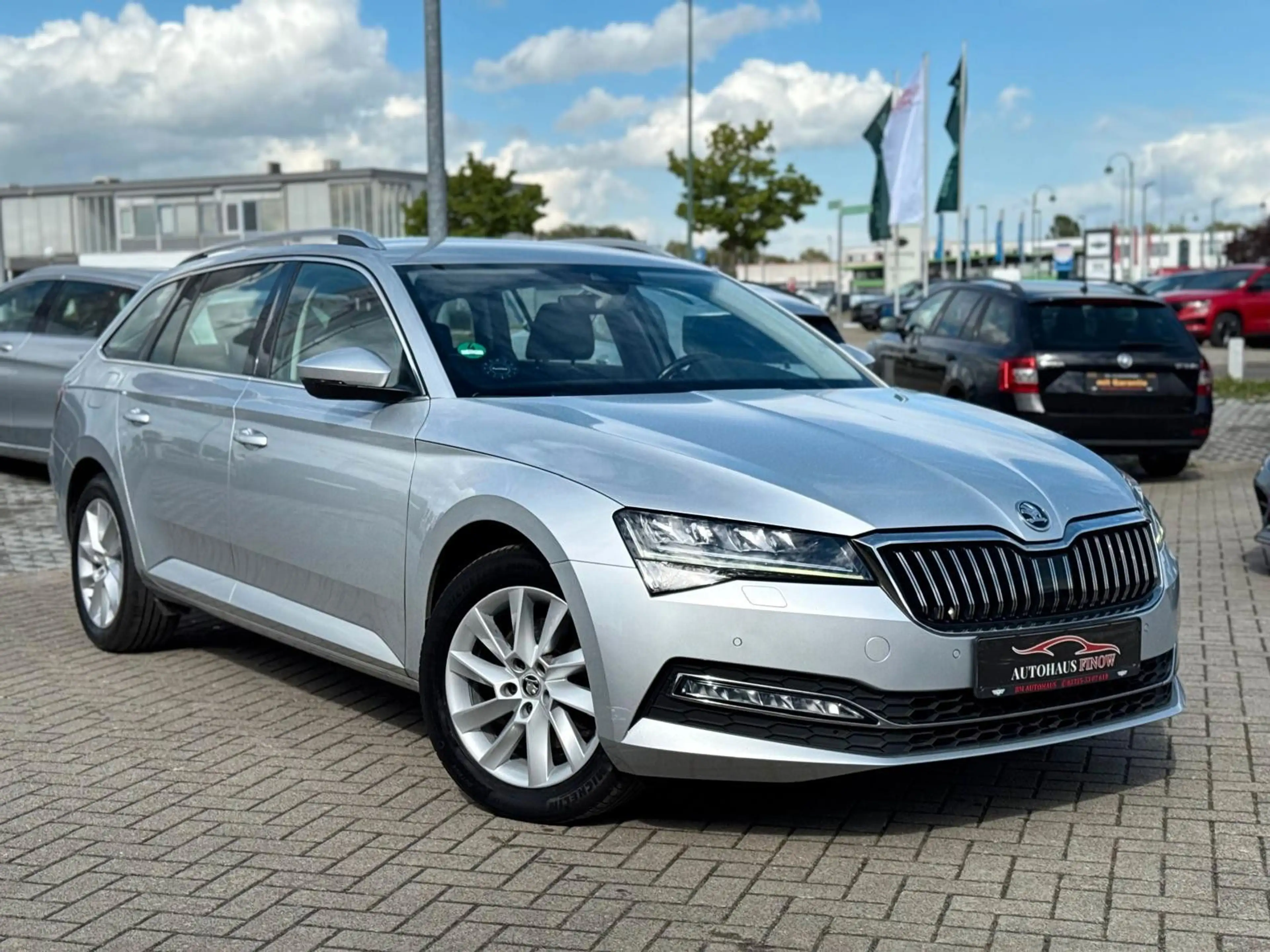 Skoda Superb Combi 2.0TDI DSG"Style"VIRTUEL*AHK*KEYLES