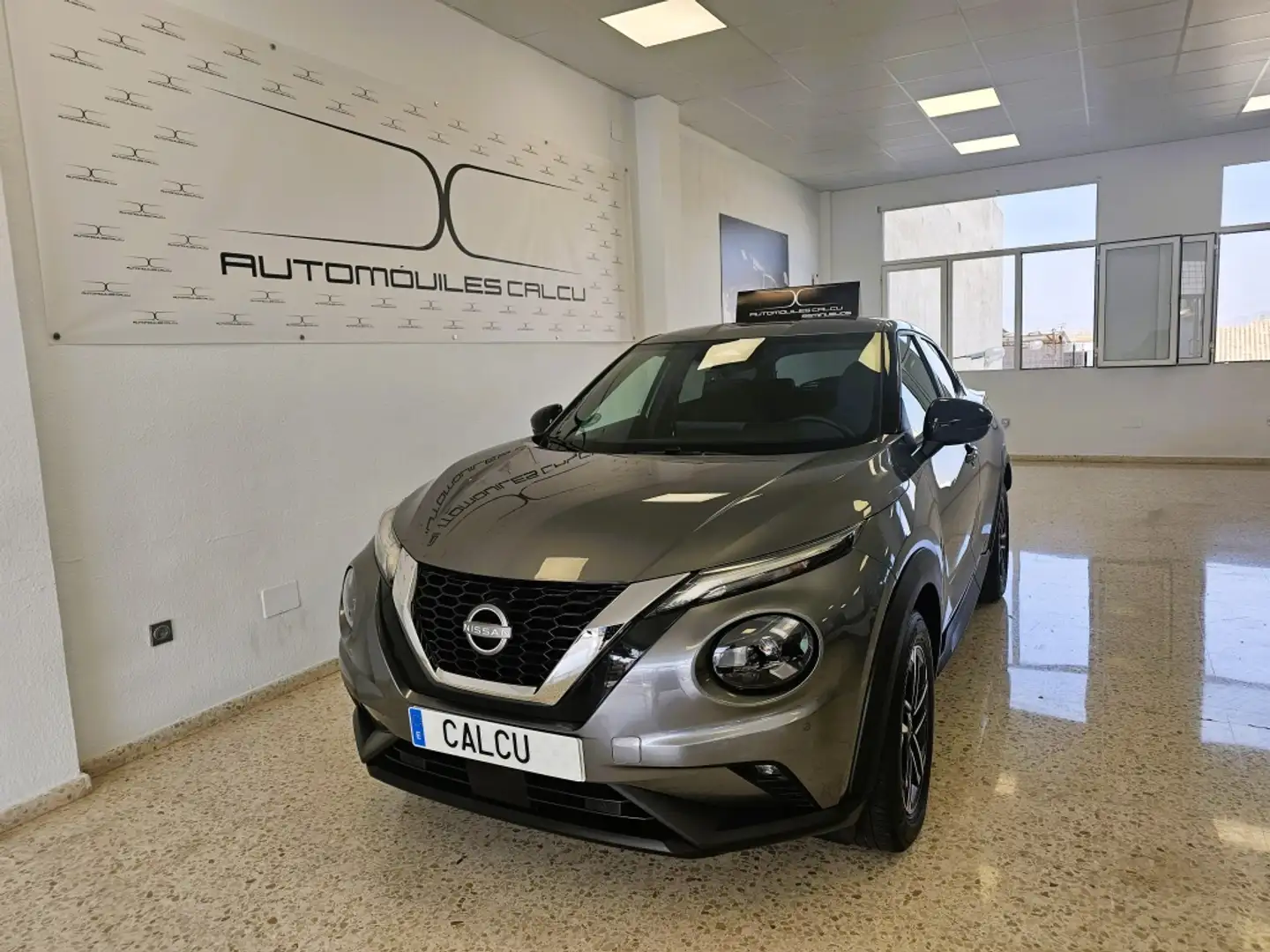Nissan Juke 1.0 DIG-T N-Connecta 4x2 84kW Gris - 1