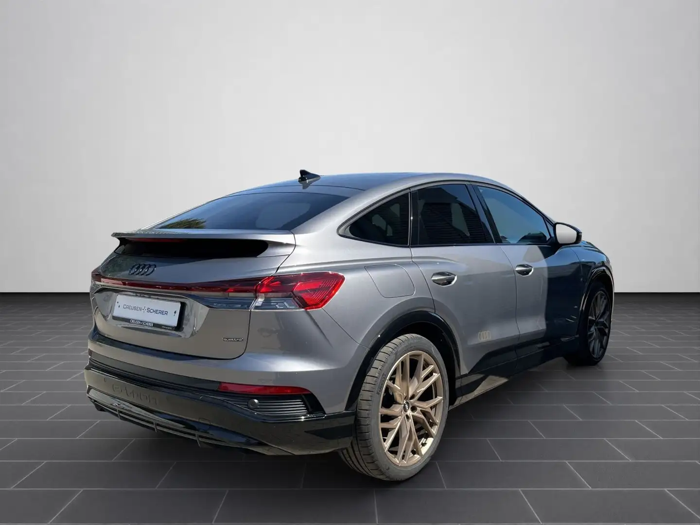 Audi Q4 e-tron 220 kW quattro MATRIX-LED GR Grau - 2
