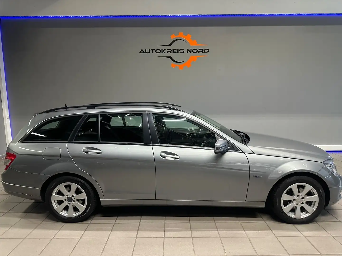 Mercedes-Benz C 180 T-Modell CGI BlueEfficiency HU NEU INSP NE Grau - 2