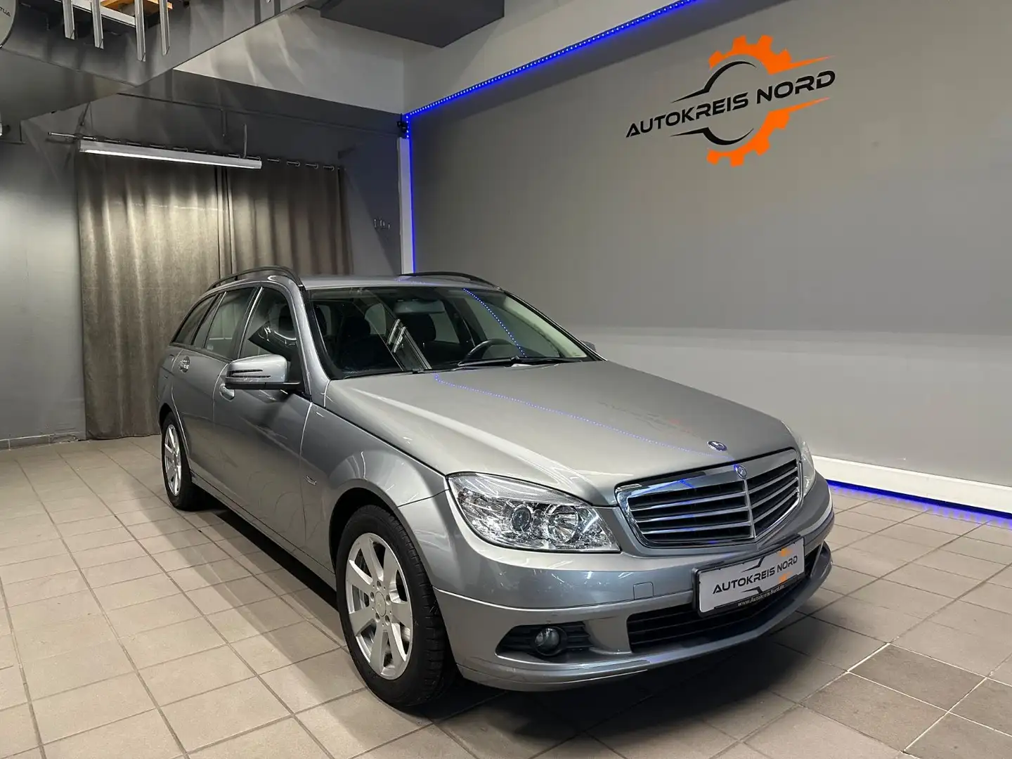 Mercedes-Benz C 180 T-Modell CGI BlueEfficiency HU NEU INSP NE Grau - 1