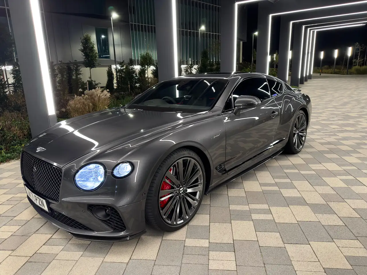 Bentley Continental 2022 — фото 10