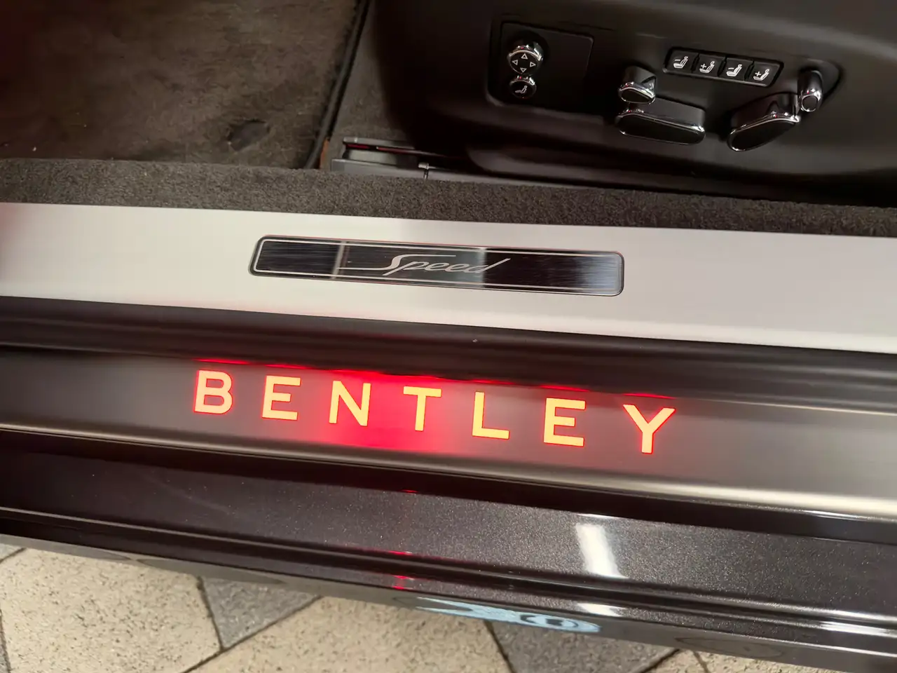 Bentley Continental 2022 — фото 7