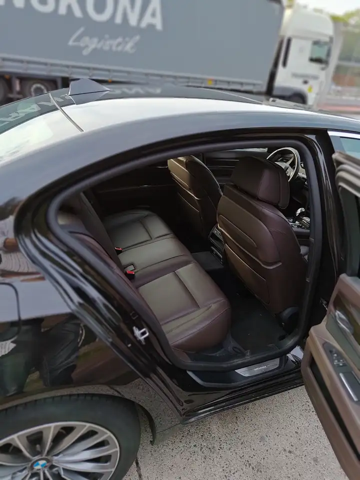 BMW 750