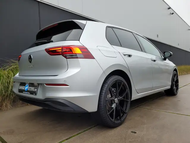 Volkswagen Golf view 3