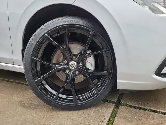 Volkswagen Golf view 8