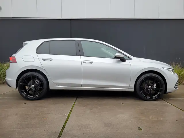 Volkswagen Golf view 2