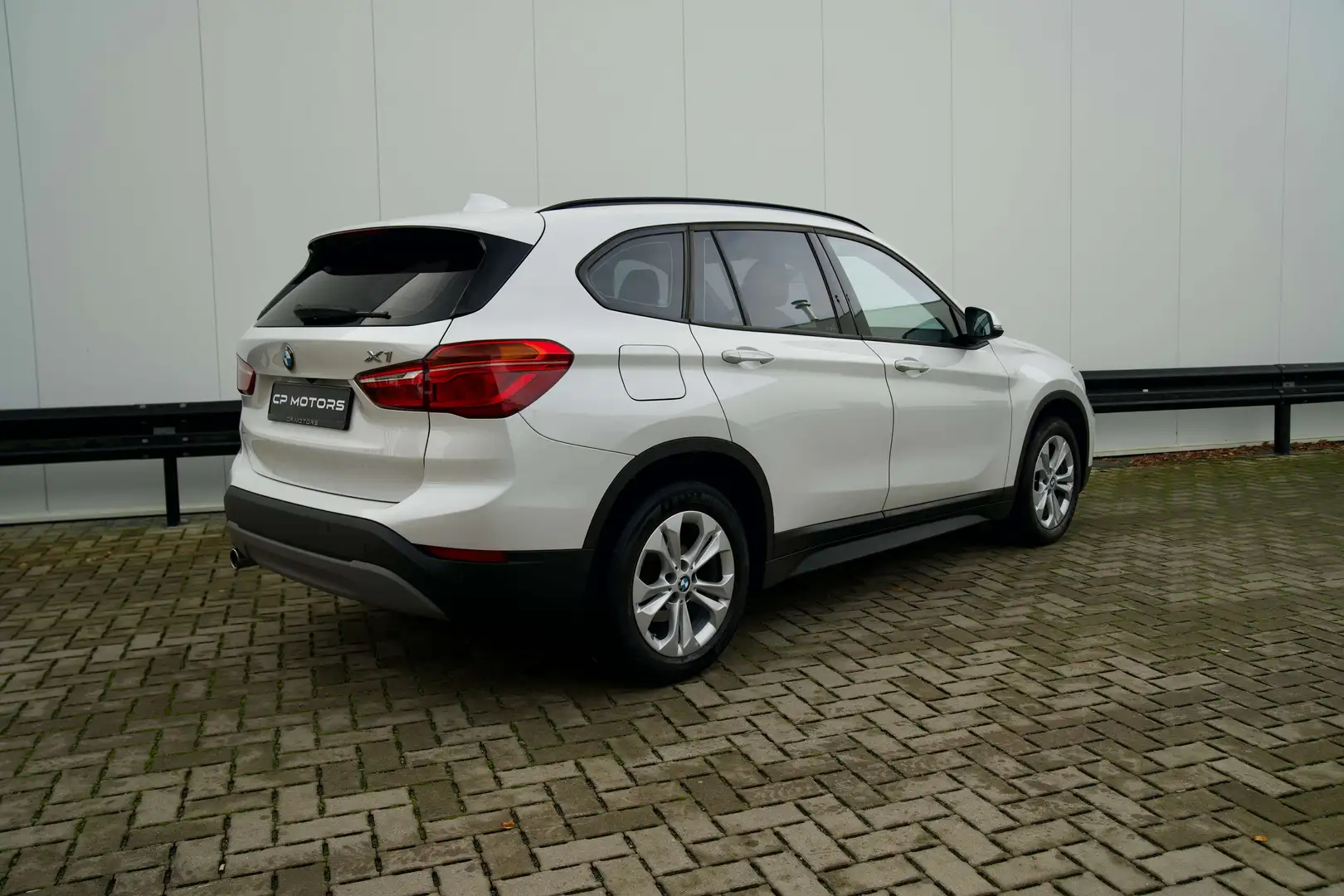 BMW X1 sDrive 18d AUTOMAAT CAMERA AIRCO NAVI Blanc - 2