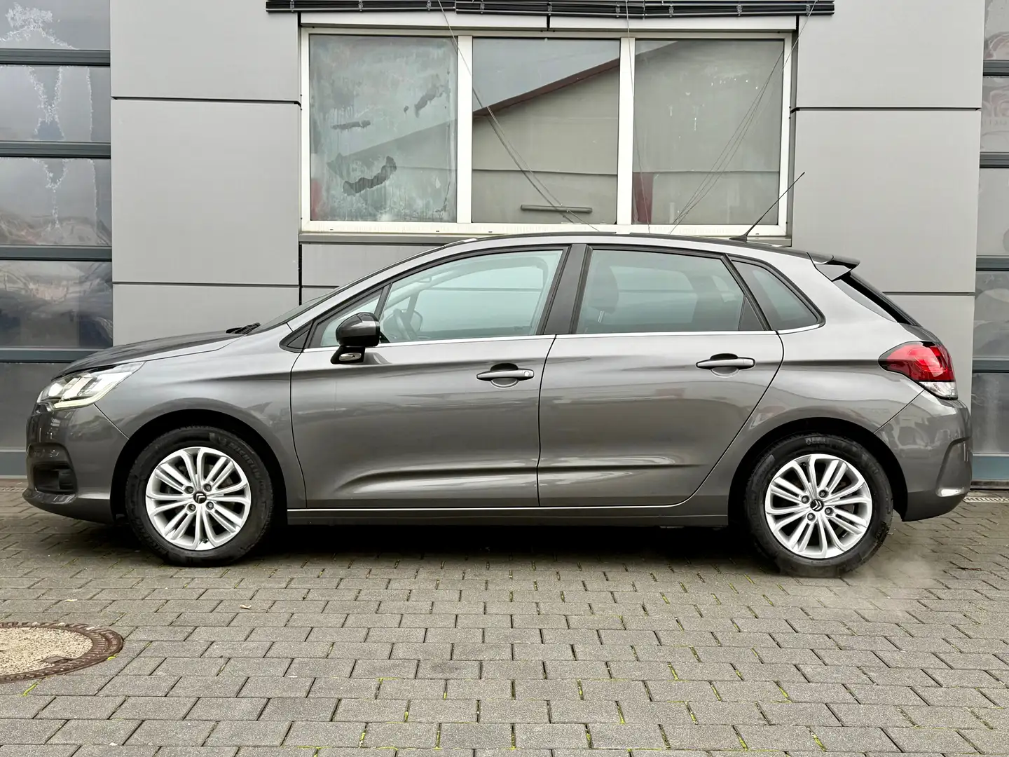 Citroen C4 PureTech 130 Selection AHK/Navi/PDC/SHZ/Tempomat Gris - 2