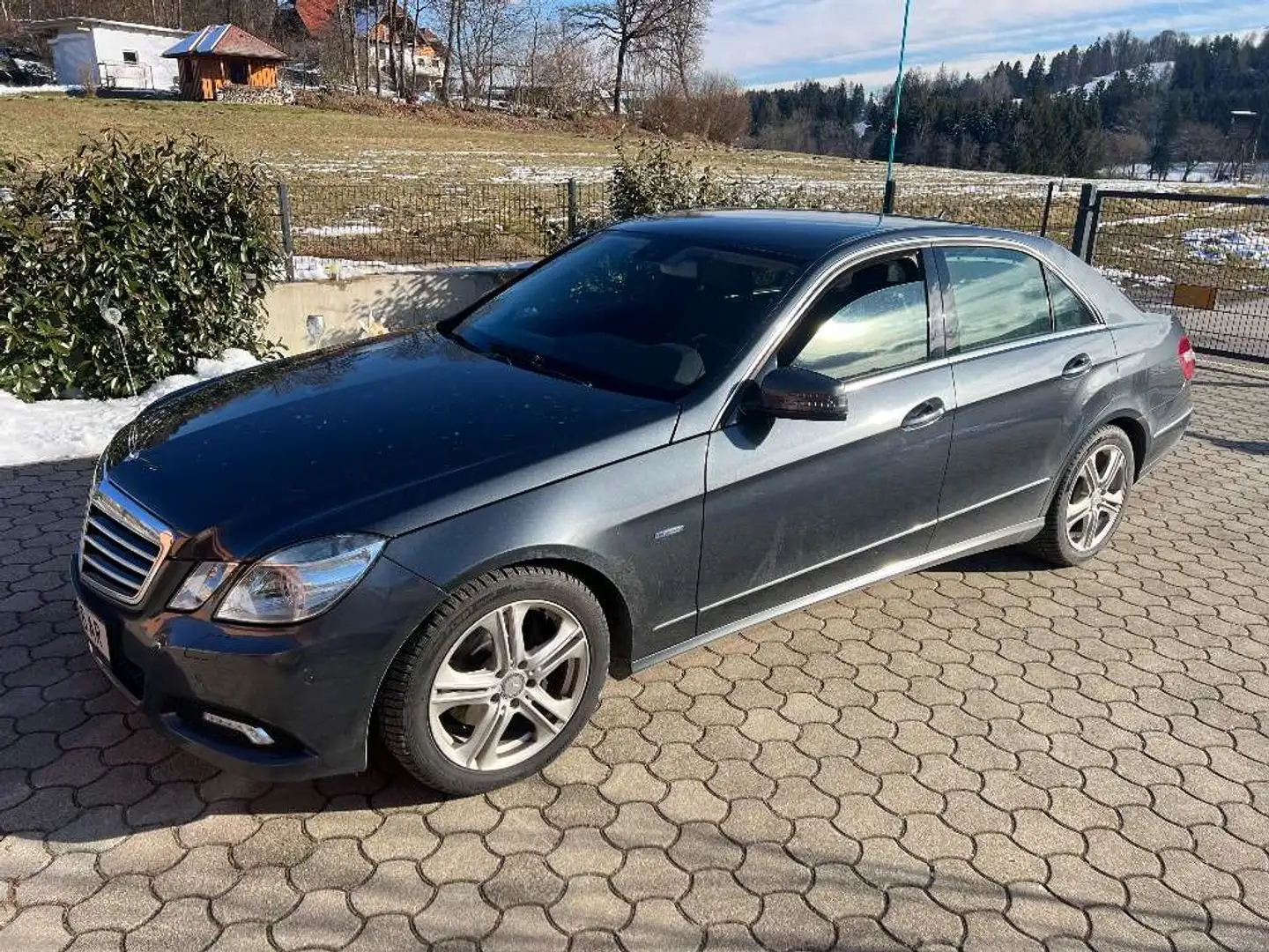 Mercedes-Benz E 300 Advangard Grau - 1