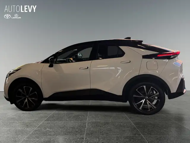 Toyota C-HR view 3
