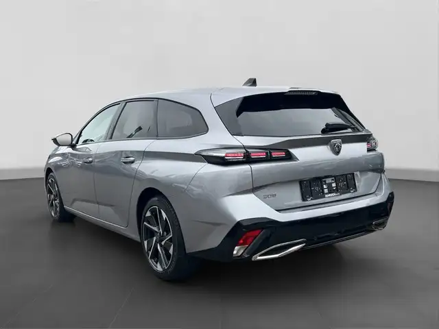 Peugeot 308 SW view 3