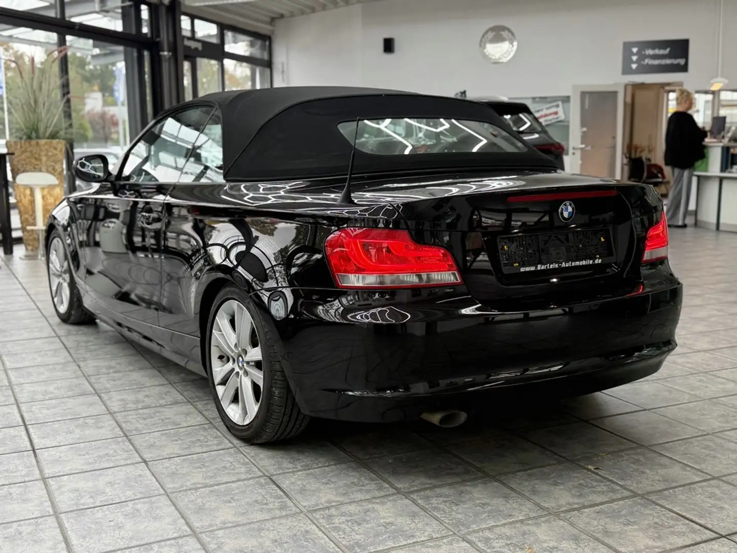 BMW 118 d Cabrio, Leder, Navi, Windschott, Sitzheiz. Zwart - 2