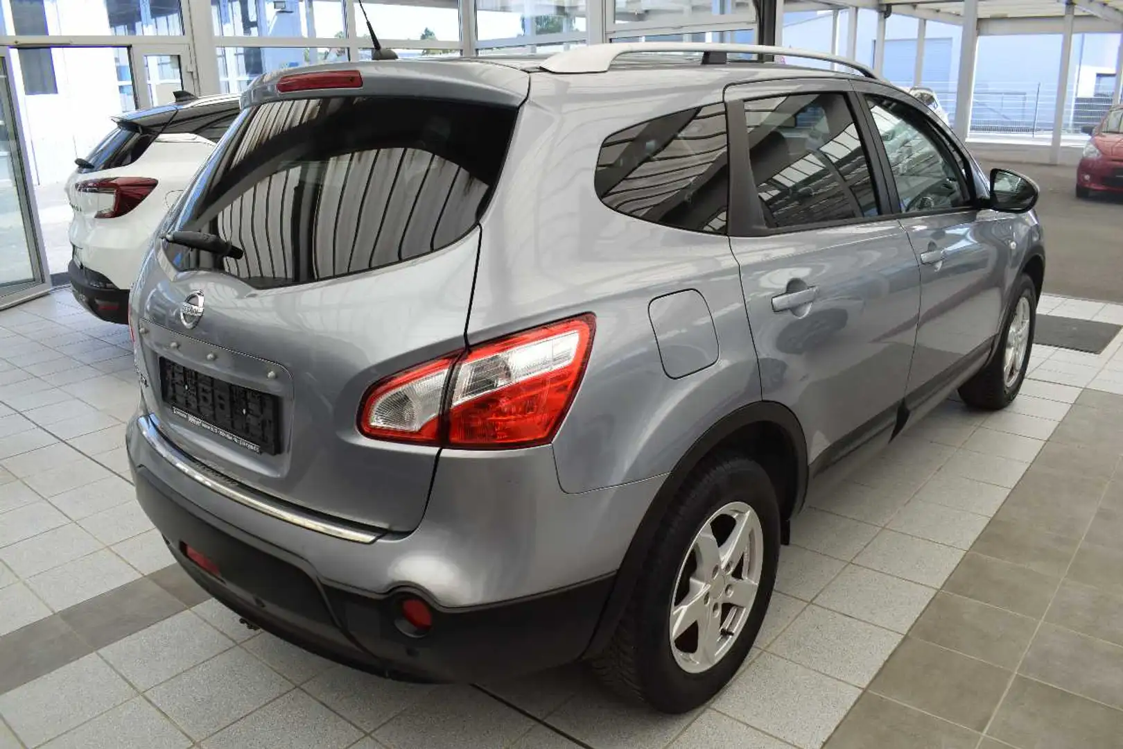 Nissan Qashqai 2.0+ 7 Sitzplätze Grau - 2