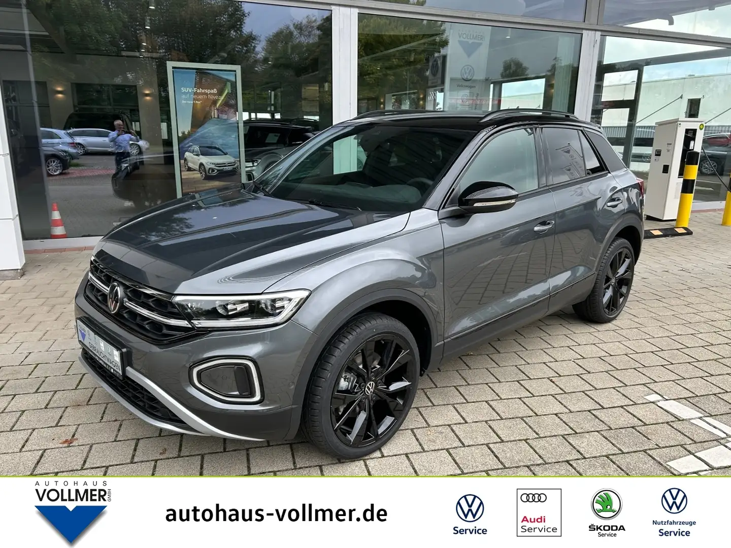 Volkswagen T-Roc 1.5 TSI DSG Style AHK,Navi,ACC,PDC,SHZ,RearView, Grau - 1