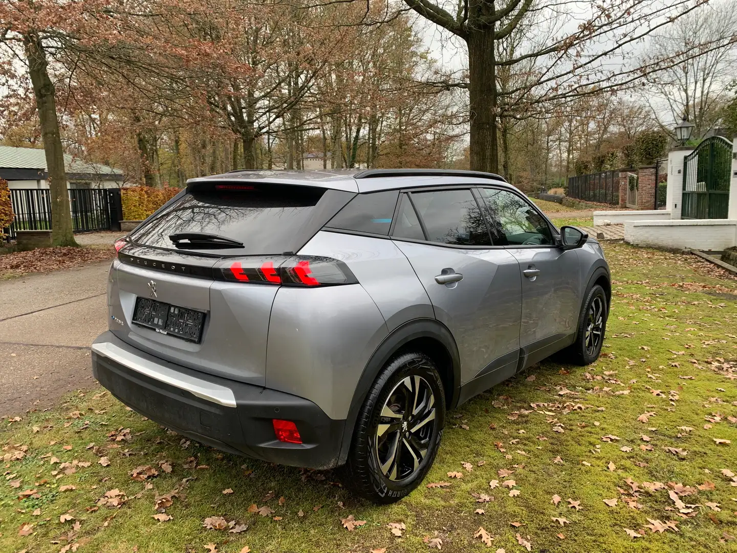 Peugeot e-2008 Grijs - 2