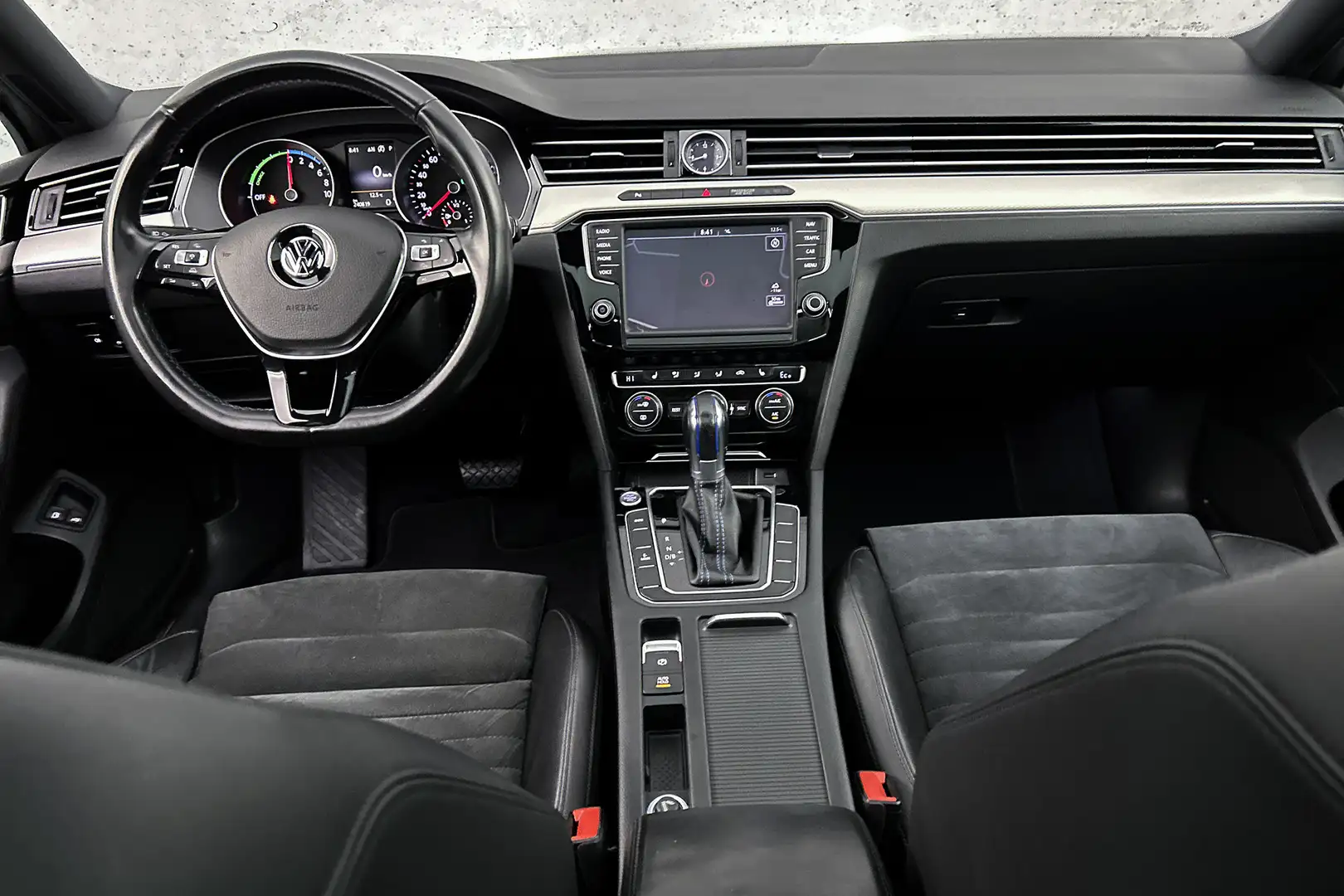 Volkswagen Passat Variant 1.4 TSI GTE Highline | Leder | Stoelverwarming | T Grijs - 2