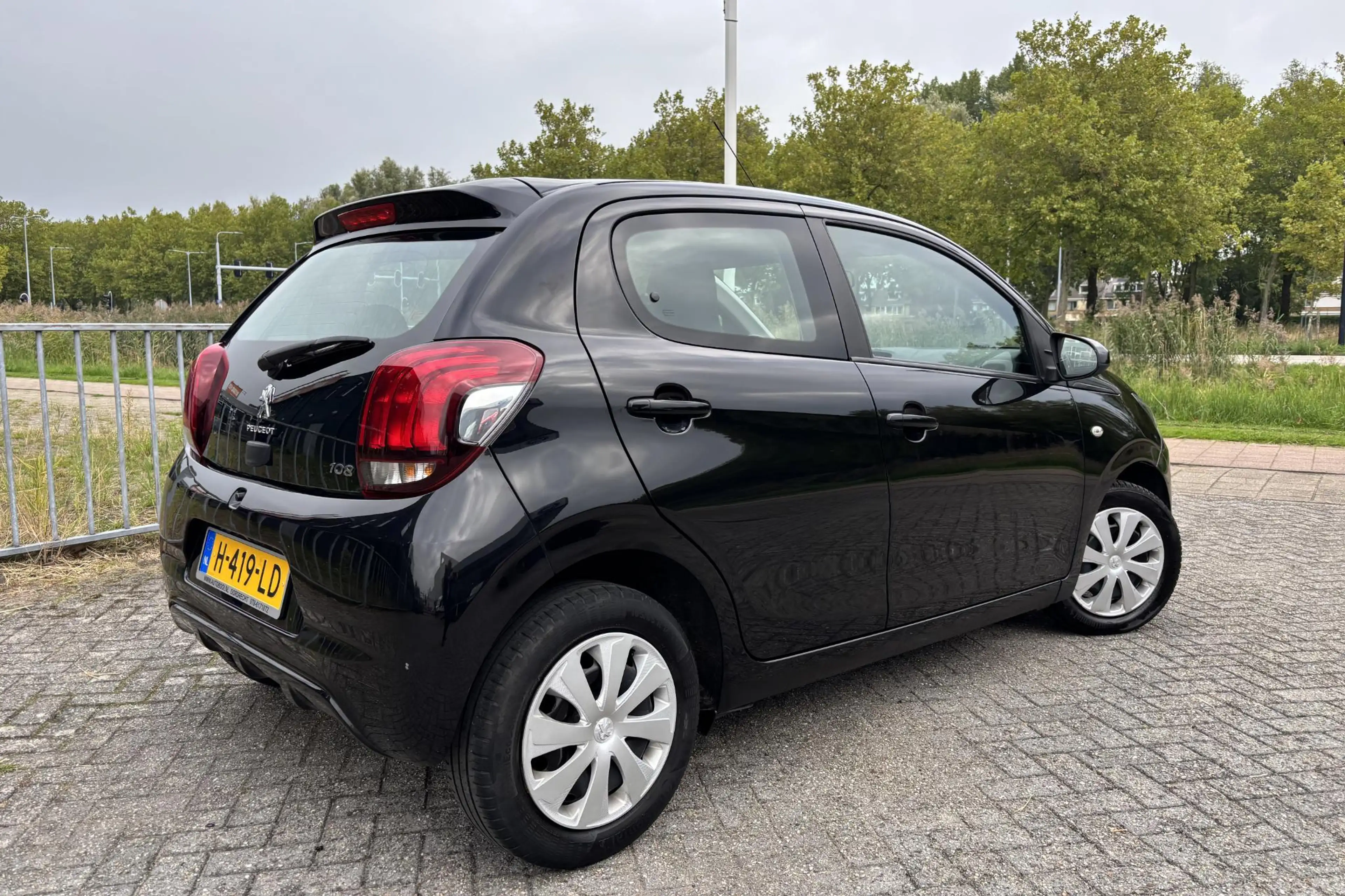 Peugeot 108 1.0 e-VTi Active — photo 2