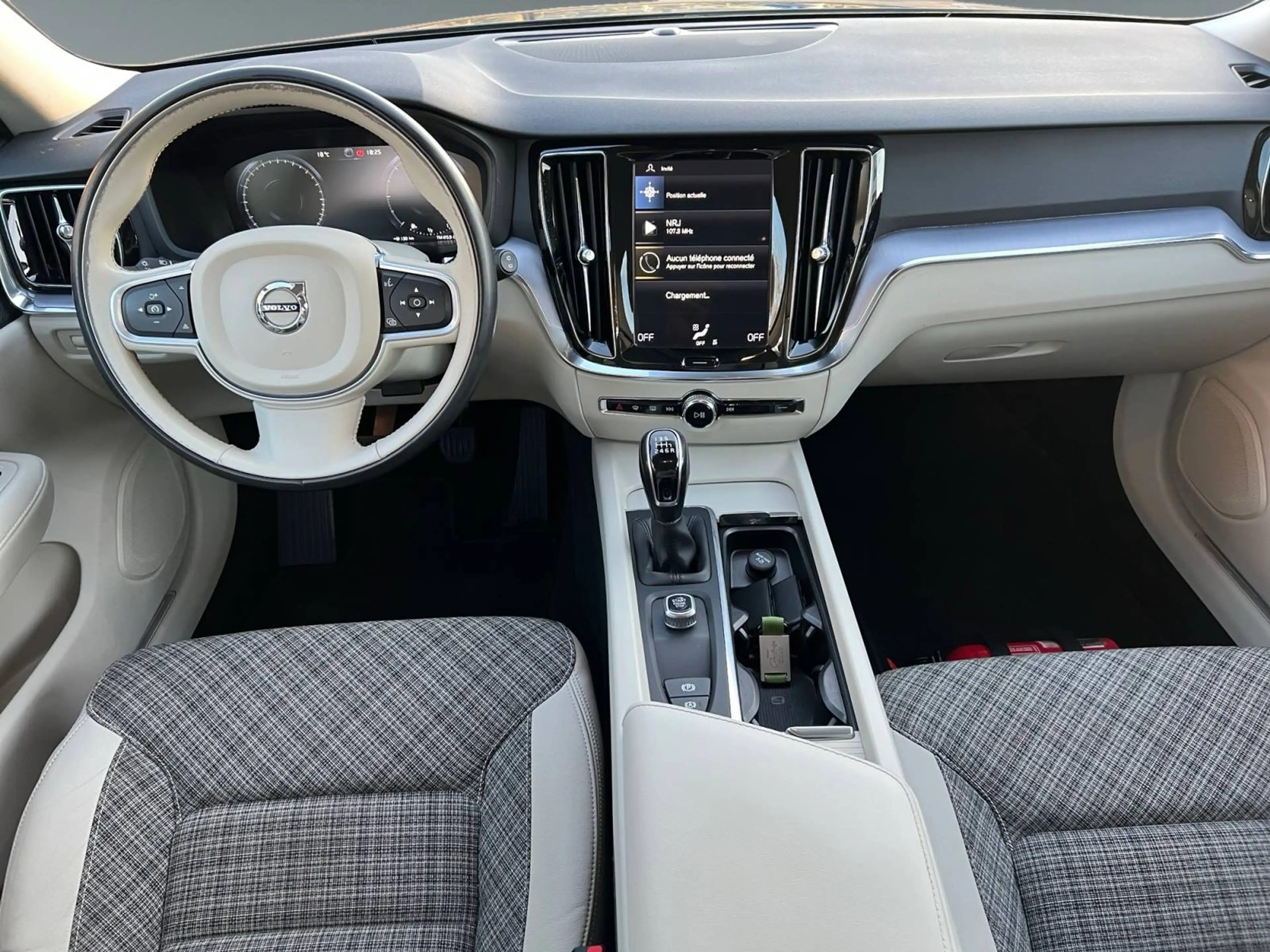 Volvo V60 2.0 D3 Momentum-GARANTIE 12 MOIS-PRÊTE A IMMATRICULER — photo 12