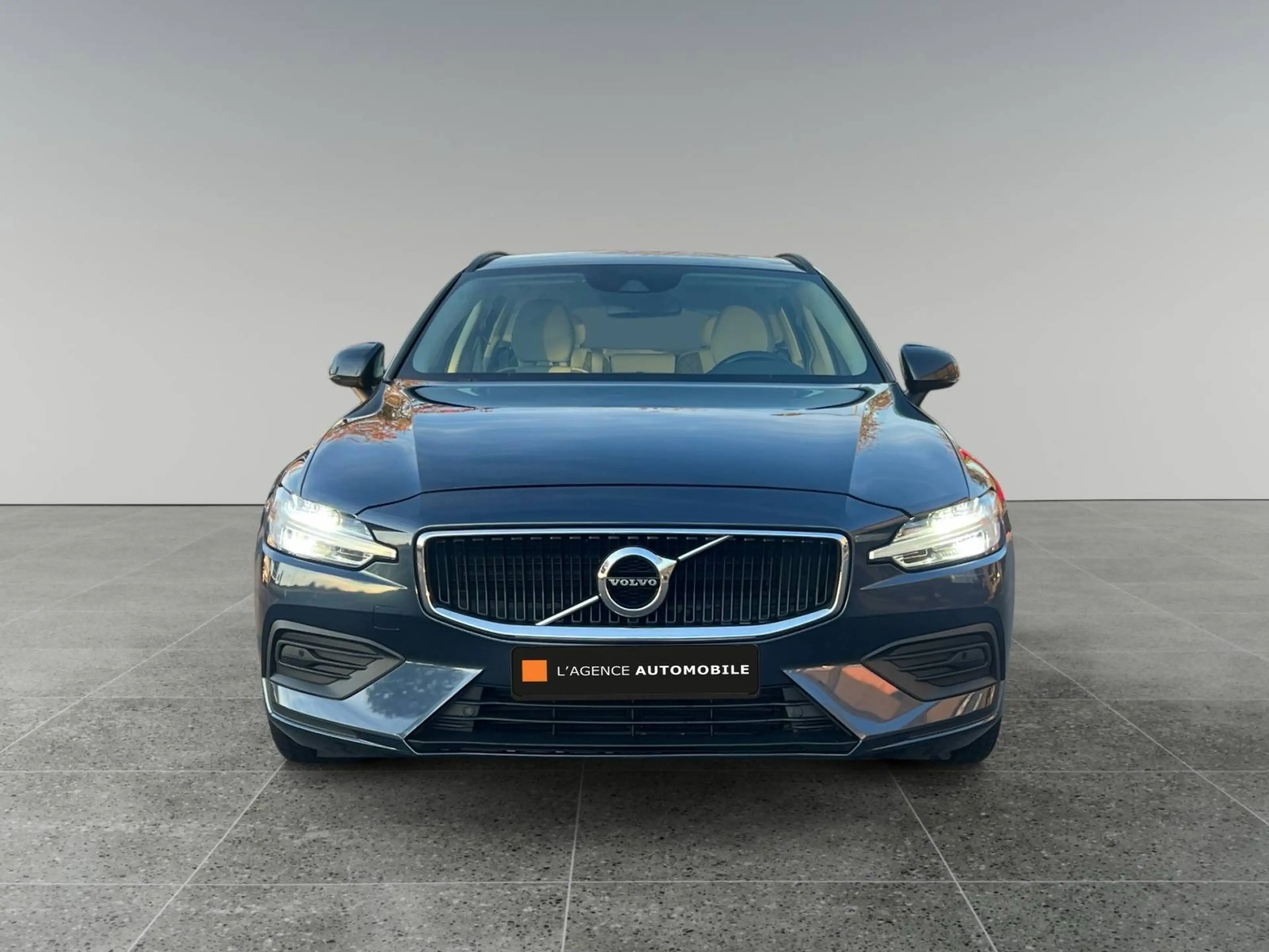 Volvo V60 2.0 D3 Momentum-GARANTIE 12 MOIS-PRÊTE A IMMATRICULER — photo 9