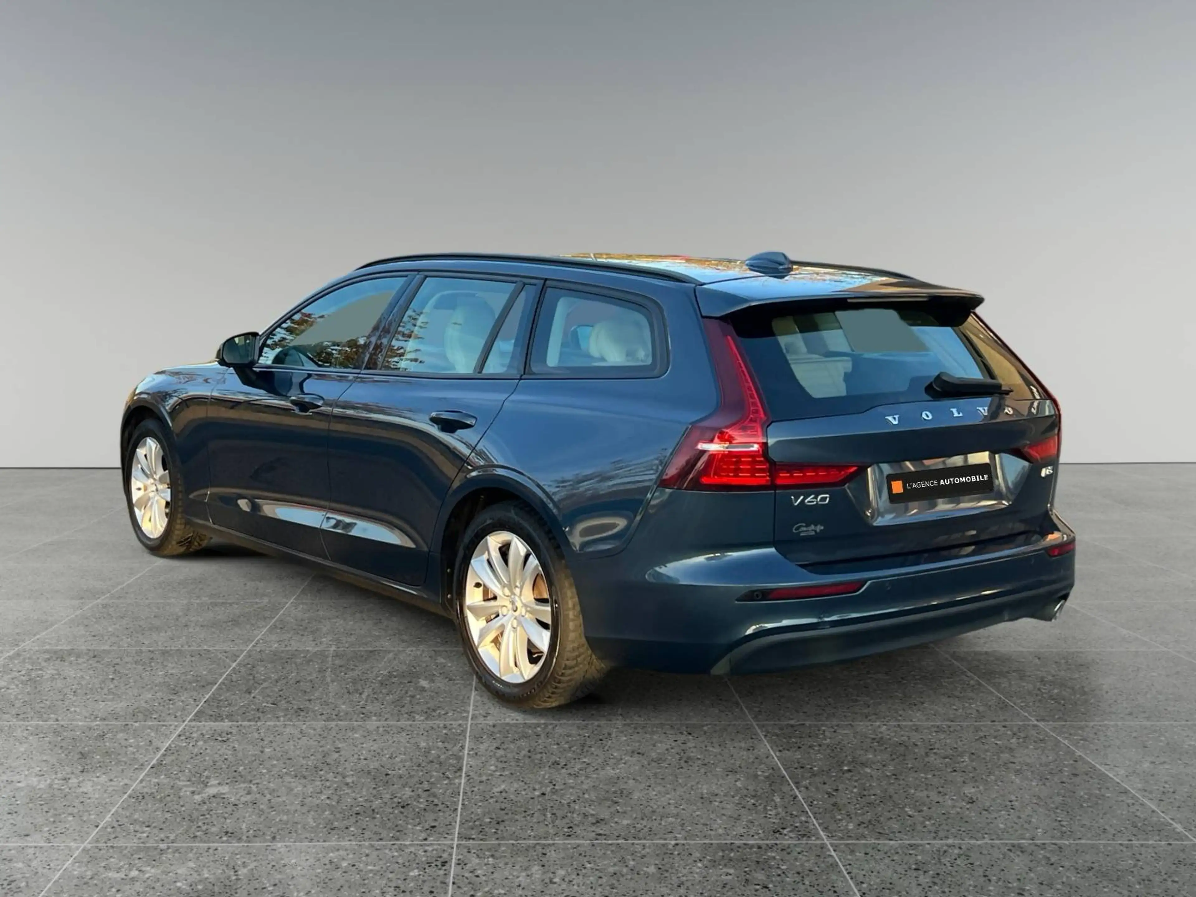 Volvo V60 2.0 D3 Momentum-GARANTIE 12 MOIS-PRÊTE A IMMATRICULER — photo 4