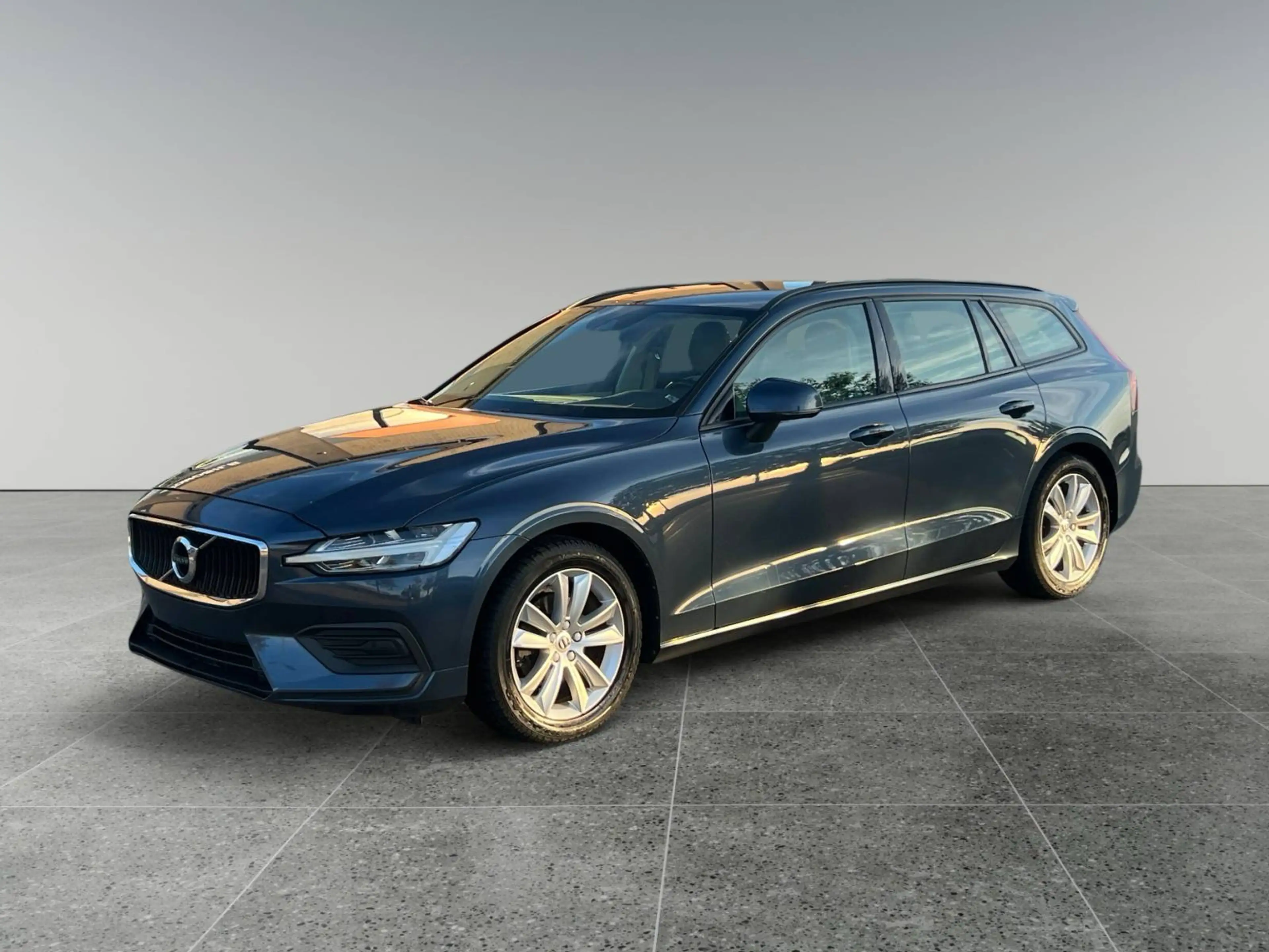 Volvo V60 2.0 D3 Momentum-GARANTIE 12 MOIS-PRÊTE A IMMATRICULER — photo 2