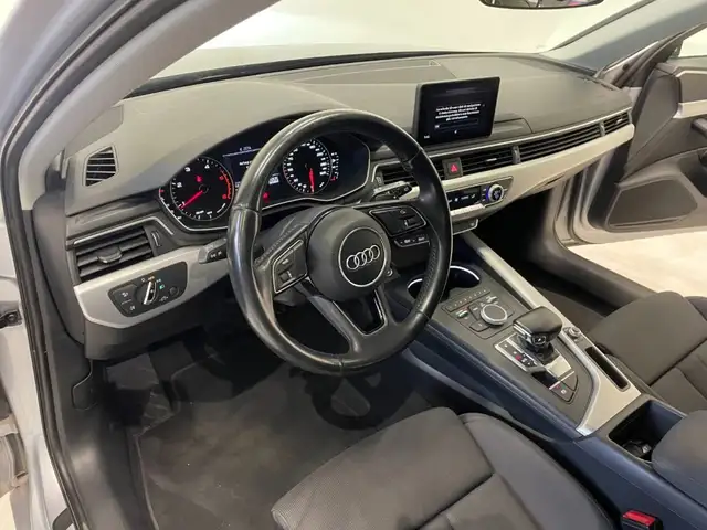 Audi A4 view 15