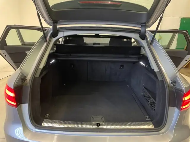 Audi A4 view 13